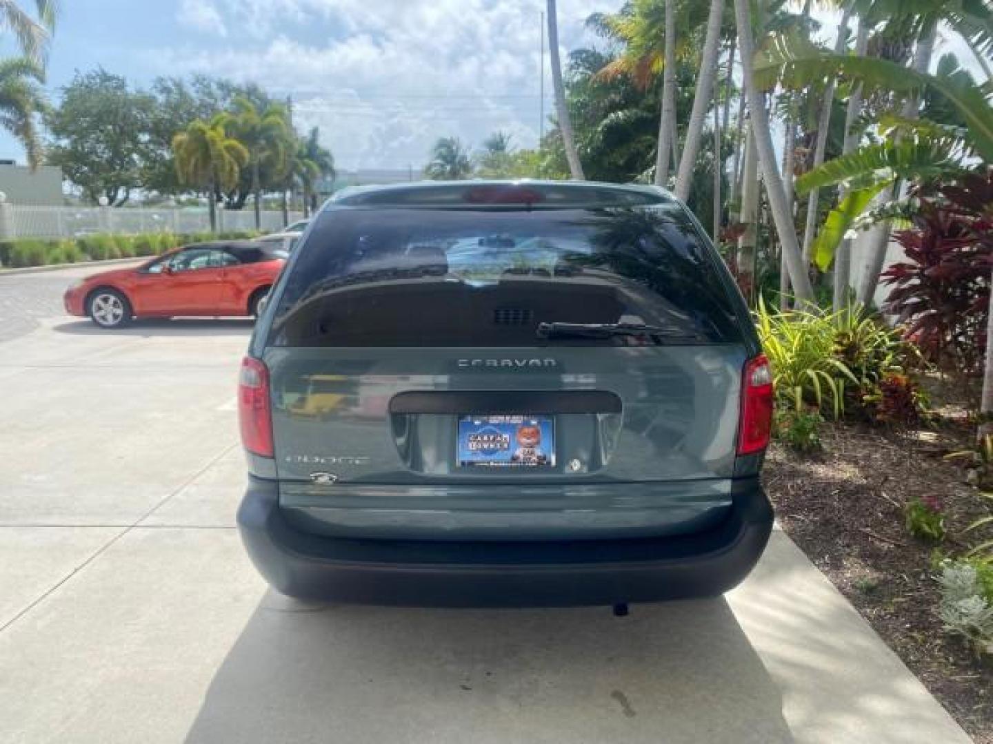 2007 Magnesium Pearl /Medium Slate Gray Dodge Caravan SE 1 OWNER LOW MILES 57,531 (1D4GP25B07B) with an 2.4L DOHC SMPI 16-Valve 4-Cyl Engine engine, Automatic transmission, located at 4701 North Dixie Hwy, Pompano Beach, FL, 33064, (954) 422-2889, 26.240938, -80.123474 - OUR WEBPAGE FLORIDACARS1.COM HAS OVER 100 PHOTOS AND FREE CARFAX LINK 2007 DODGE CARAVAN SE VIN: 1D4GP25B07B182994 1 D 4 G P 2 5 B 0 7 B 1 8 2 9 9 4 VAN 2.4L I4 F DOHC GASOLINE FRONT WHEEL DRIVE Top Features Cloth Seats Third Row Seat Basic Features AM/FM Stereo Air Conditioning Automatic Transmissi - Photo#6
