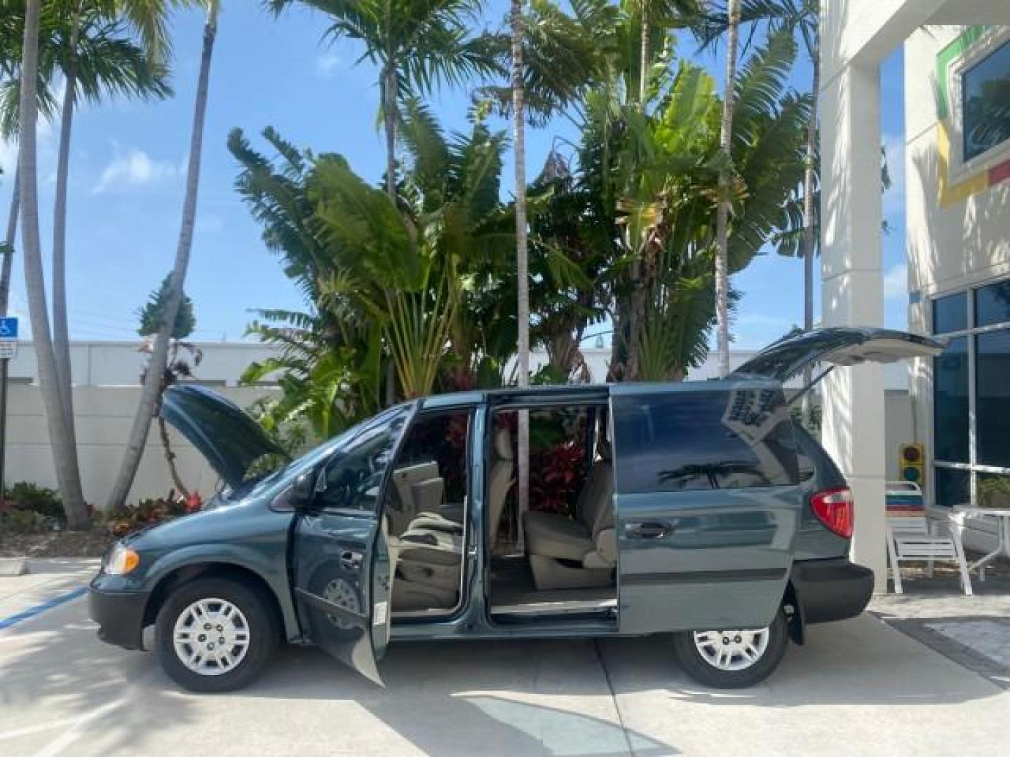 2007 Magnesium Pearl /Medium Slate Gray Dodge Caravan SE 1 OWNER LOW MILES 57,531 (1D4GP25B07B) with an 2.4L DOHC SMPI 16-Valve 4-Cyl Engine engine, Automatic transmission, located at 4701 North Dixie Hwy, Pompano Beach, FL, 33064, (954) 422-2889, 26.240938, -80.123474 - OUR WEBPAGE FLORIDACARS1.COM HAS OVER 100 PHOTOS AND FREE CARFAX LINK 2007 DODGE CARAVAN SE VIN: 1D4GP25B07B182994 1 D 4 G P 2 5 B 0 7 B 1 8 2 9 9 4 VAN 2.4L I4 F DOHC GASOLINE FRONT WHEEL DRIVE Top Features Cloth Seats Third Row Seat Basic Features AM/FM Stereo Air Conditioning Automatic Transmissi - Photo#8