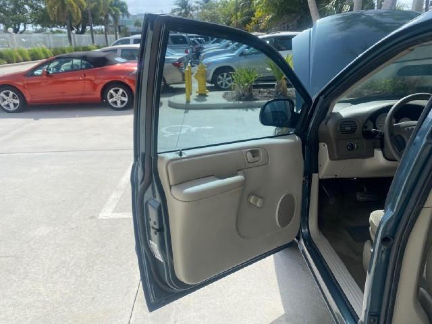 2007 Magnesium Pearl /Medium Slate Gray Dodge Caravan SE 1 OWNER LOW MILES 57,531 (1D4GP25B07B) with an 2.4L DOHC SMPI 16-Valve 4-Cyl Engine engine, Automatic transmission, located at 4701 North Dixie Hwy, Pompano Beach, FL, 33064, (954) 422-2889, 26.240938, -80.123474 - OUR WEBPAGE FLORIDACARS1.COM HAS OVER 100 PHOTOS AND FREE CARFAX LINK 2007 DODGE CARAVAN SE VIN: 1D4GP25B07B182994 1 D 4 G P 2 5 B 0 7 B 1 8 2 9 9 4 VAN 2.4L I4 F DOHC GASOLINE FRONT WHEEL DRIVE Top Features Cloth Seats Third Row Seat Basic Features AM/FM Stereo Air Conditioning Automatic Transmissi - Photo#9