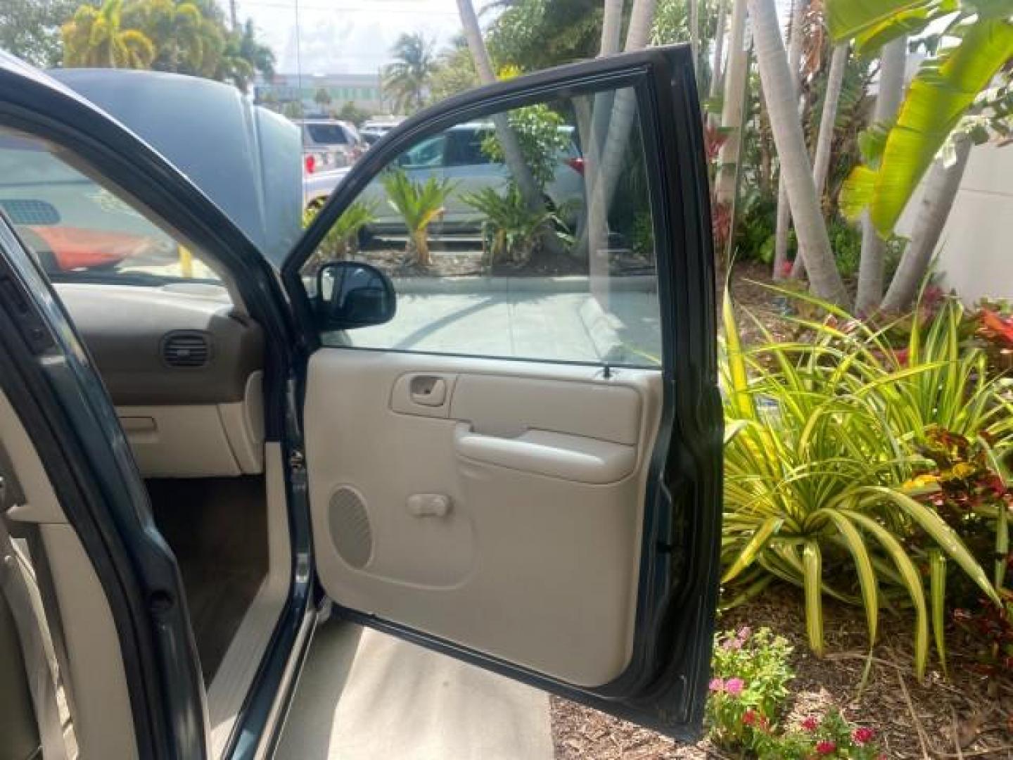 2007 Magnesium Pearl /Medium Slate Gray Dodge Caravan SE 1 OWNER LOW MILES 57,531 (1D4GP25B07B) with an 2.4L DOHC SMPI 16-Valve 4-Cyl Engine engine, Automatic transmission, located at 4701 North Dixie Hwy, Pompano Beach, FL, 33064, (954) 422-2889, 26.240938, -80.123474 - OUR WEBPAGE FLORIDACARS1.COM HAS OVER 100 PHOTOS AND FREE CARFAX LINK 2007 DODGE CARAVAN SE VIN: 1D4GP25B07B182994 1 D 4 G P 2 5 B 0 7 B 1 8 2 9 9 4 VAN 2.4L I4 F DOHC GASOLINE FRONT WHEEL DRIVE Top Features Cloth Seats Third Row Seat Basic Features AM/FM Stereo Air Conditioning Automatic Transmissi - Photo#11