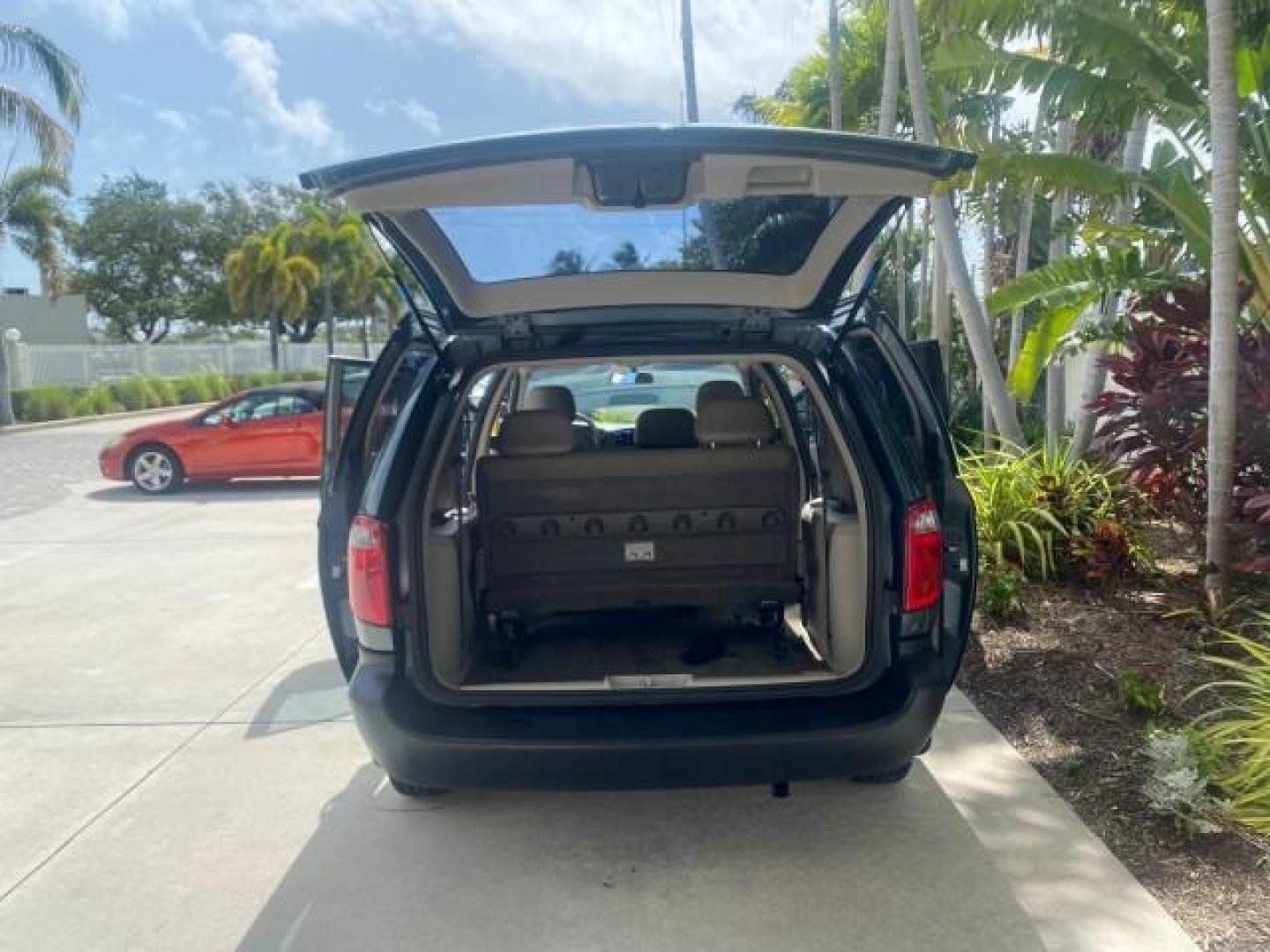 2007 Magnesium Pearl /Medium Slate Gray Dodge Caravan SE 1 OWNER LOW MILES 57,531 (1D4GP25B07B) with an 2.4L DOHC SMPI 16-Valve 4-Cyl Engine engine, Automatic transmission, located at 4701 North Dixie Hwy, Pompano Beach, FL, 33064, (954) 422-2889, 26.240938, -80.123474 - OUR WEBPAGE FLORIDACARS1.COM HAS OVER 100 PHOTOS AND FREE CARFAX LINK 2007 DODGE CARAVAN SE VIN: 1D4GP25B07B182994 1 D 4 G P 2 5 B 0 7 B 1 8 2 9 9 4 VAN 2.4L I4 F DOHC GASOLINE FRONT WHEEL DRIVE Top Features Cloth Seats Third Row Seat Basic Features AM/FM Stereo Air Conditioning Automatic Transmissi - Photo#15
