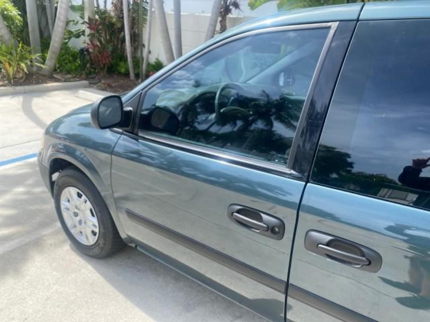 2007 Magnesium Pearl /Medium Slate Gray Dodge Caravan SE 1 OWNER LOW MILES 57,531 (1D4GP25B07B) with an 2.4L DOHC SMPI 16-Valve 4-Cyl Engine engine, Automatic transmission, located at 4701 North Dixie Hwy, Pompano Beach, FL, 33064, (954) 422-2889, 26.240938, -80.123474 - OUR WEBPAGE FLORIDACARS1.COM HAS OVER 100 PHOTOS AND FREE CARFAX LINK 2007 DODGE CARAVAN SE VIN: 1D4GP25B07B182994 1 D 4 G P 2 5 B 0 7 B 1 8 2 9 9 4 VAN 2.4L I4 F DOHC GASOLINE FRONT WHEEL DRIVE Top Features Cloth Seats Third Row Seat Basic Features AM/FM Stereo Air Conditioning Automatic Transmissi - Photo#27