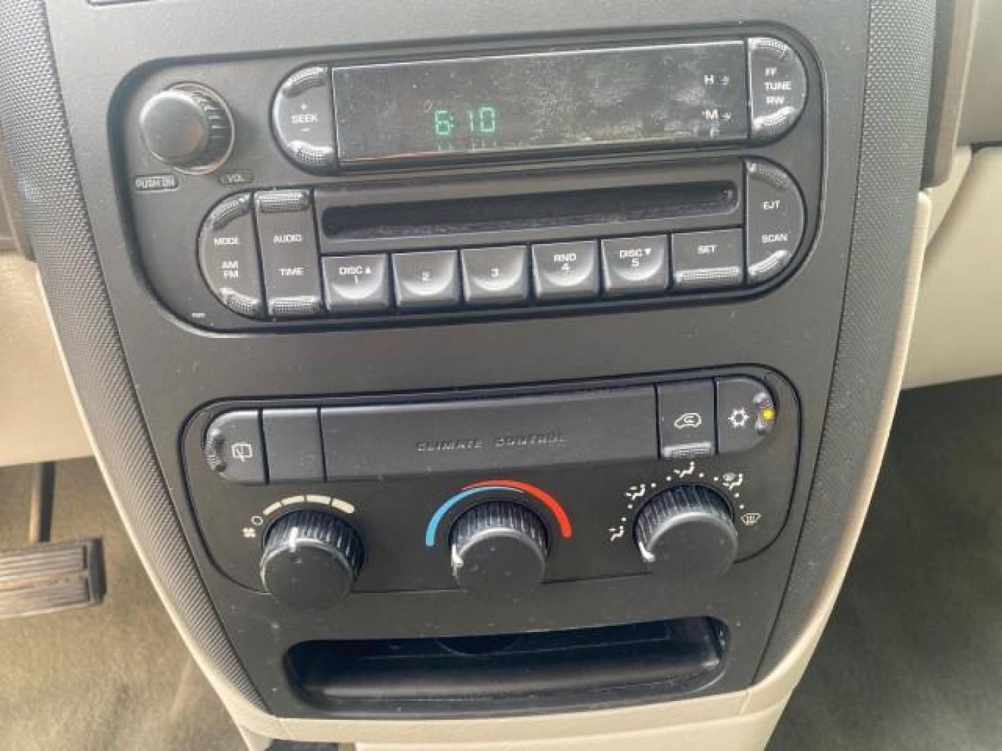 2007 Magnesium Pearl /Medium Slate Gray Dodge Caravan SE 1 OWNER LOW MILES 57,531 (1D4GP25B07B) with an 2.4L DOHC SMPI 16-Valve 4-Cyl Engine engine, Automatic transmission, located at 4701 North Dixie Hwy, Pompano Beach, FL, 33064, (954) 422-2889, 26.240938, -80.123474 - OUR WEBPAGE FLORIDACARS1.COM HAS OVER 100 PHOTOS AND FREE CARFAX LINK 2007 DODGE CARAVAN SE VIN: 1D4GP25B07B182994 1 D 4 G P 2 5 B 0 7 B 1 8 2 9 9 4 VAN 2.4L I4 F DOHC GASOLINE FRONT WHEEL DRIVE Top Features Cloth Seats Third Row Seat Basic Features AM/FM Stereo Air Conditioning Automatic Transmissi - Photo#45