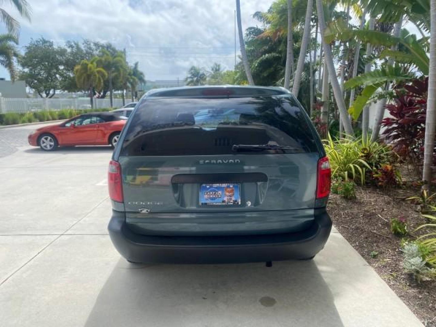 2007 Magnesium Pearl /Medium Slate Gray Dodge Caravan SE 1 OWNER LOW MILES 57,531 (1D4GP25B07B) with an 2.4L DOHC SMPI 16-Valve 4-Cyl Engine engine, Automatic transmission, located at 4701 North Dixie Hwy, Pompano Beach, FL, 33064, (954) 422-2889, 26.240938, -80.123474 - OUR WEBPAGE FLORIDACARS1.COM HAS OVER 100 PHOTOS AND FREE CARFAX LINK 2007 DODGE CARAVAN SE VIN: 1D4GP25B07B182994 1 D 4 G P 2 5 B 0 7 B 1 8 2 9 9 4 VAN 2.4L I4 F DOHC GASOLINE FRONT WHEEL DRIVE Top Features Cloth Seats Third Row Seat Basic Features AM/FM Stereo Air Conditioning Automatic Transmissi - Photo#71