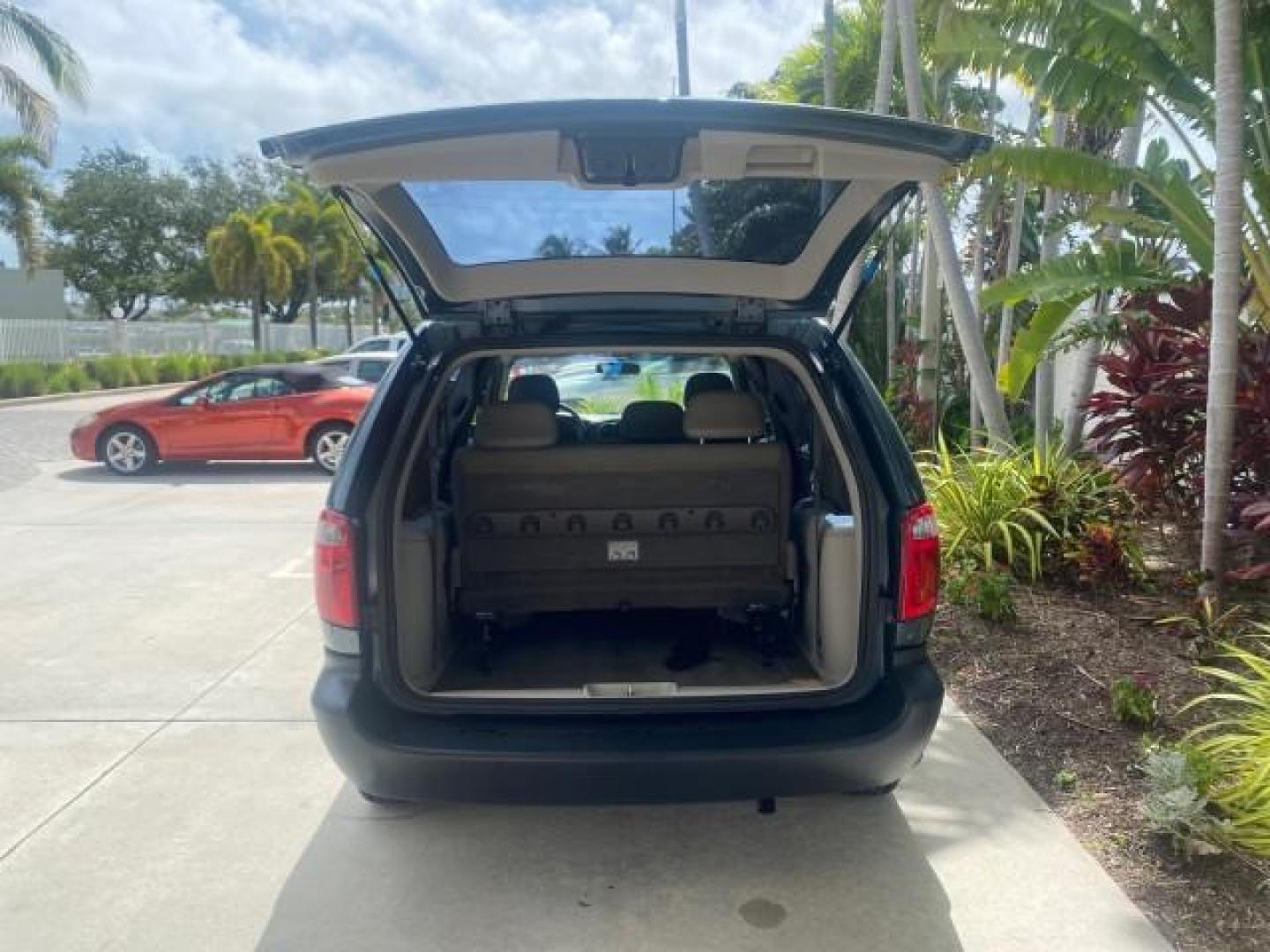 2007 Magnesium Pearl /Medium Slate Gray Dodge Caravan SE 1 OWNER LOW MILES 57,531 (1D4GP25B07B) with an 2.4L DOHC SMPI 16-Valve 4-Cyl Engine engine, Automatic transmission, located at 4701 North Dixie Hwy, Pompano Beach, FL, 33064, (954) 422-2889, 26.240938, -80.123474 - OUR WEBPAGE FLORIDACARS1.COM HAS OVER 100 PHOTOS AND FREE CARFAX LINK 2007 DODGE CARAVAN SE VIN: 1D4GP25B07B182994 1 D 4 G P 2 5 B 0 7 B 1 8 2 9 9 4 VAN 2.4L I4 F DOHC GASOLINE FRONT WHEEL DRIVE Top Features Cloth Seats Third Row Seat Basic Features AM/FM Stereo Air Conditioning Automatic Transmissi - Photo#75