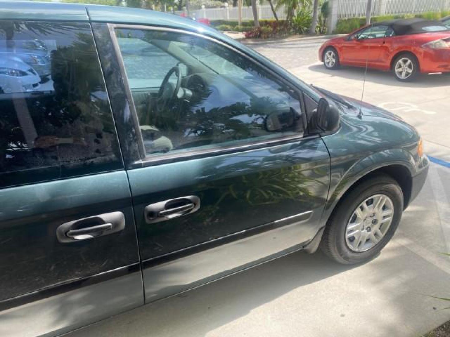 2007 Magnesium Pearl /Medium Slate Gray Dodge Caravan SE 1 OWNER LOW MILES 57,531 (1D4GP25B07B) with an 2.4L DOHC SMPI 16-Valve 4-Cyl Engine engine, Automatic transmission, located at 4701 North Dixie Hwy, Pompano Beach, FL, 33064, (954) 422-2889, 26.240938, -80.123474 - OUR WEBPAGE FLORIDACARS1.COM HAS OVER 100 PHOTOS AND FREE CARFAX LINK 2007 DODGE CARAVAN SE VIN: 1D4GP25B07B182994 1 D 4 G P 2 5 B 0 7 B 1 8 2 9 9 4 VAN 2.4L I4 F DOHC GASOLINE FRONT WHEEL DRIVE Top Features Cloth Seats Third Row Seat Basic Features AM/FM Stereo Air Conditioning Automatic Transmissi - Photo#89