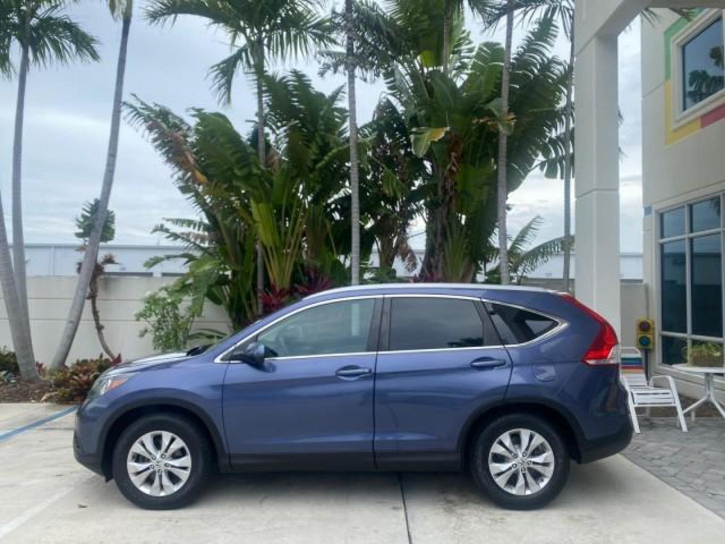 2014 Twilight Blue Metallic /Gray Honda CR-V EX-L LOW MILES 27,328 1 OWNER (2HKRM3H72EH) with an 2.4L I-4 16-Valve DOHC i-VTEC Engine engine, Automatic transmission, located at 4701 North Dixie Hwy, Pompano Beach, FL, 33064, (954) 422-2889, 26.240938, -80.123474 - OUR WEBPAGE FLORIDACARS1.COM HAS OVER 100 PHOTOS AND FREE CARFAX LINK 2014 HONDA CR-V EX-L VIN: 2HKRM3H72EH534254 2 H K R M 3 H 7 2 E H 5 3 4 2 5 4 4 DOOR WAGON/SPORT UTILITY 2.4L I4 F DOHC 16V GASOLINE FRONT WHEEL DRIVE Top Features Alloy Wheels Bluetooth Technology Front Seat Heaters Leather Seats - Photo#4