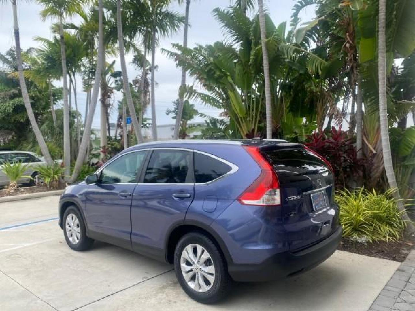 2014 Twilight Blue Metallic /Gray Honda CR-V EX-L LOW MILES 27,328 1 OWNER (2HKRM3H72EH) with an 2.4L I-4 16-Valve DOHC i-VTEC Engine engine, Automatic transmission, located at 4701 North Dixie Hwy, Pompano Beach, FL, 33064, (954) 422-2889, 26.240938, -80.123474 - OUR WEBPAGE FLORIDACARS1.COM HAS OVER 100 PHOTOS AND FREE CARFAX LINK 2014 HONDA CR-V EX-L VIN: 2HKRM3H72EH534254 2 H K R M 3 H 7 2 E H 5 3 4 2 5 4 4 DOOR WAGON/SPORT UTILITY 2.4L I4 F DOHC 16V GASOLINE FRONT WHEEL DRIVE Top Features Alloy Wheels Bluetooth Technology Front Seat Heaters Leather Seats - Photo#5