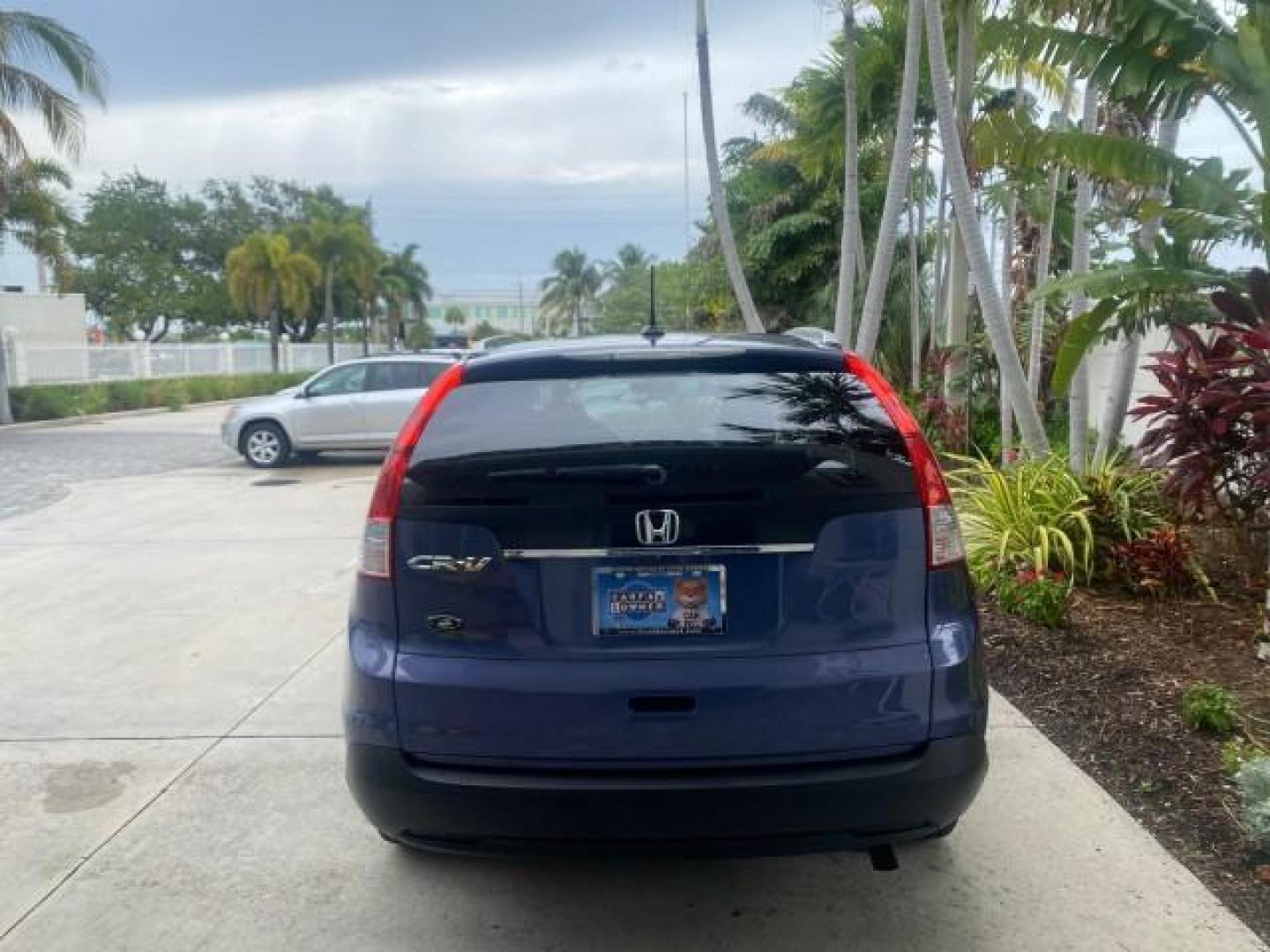 2014 Twilight Blue Metallic /Gray Honda CR-V EX-L LOW MILES 27,328 1 OWNER (2HKRM3H72EH) with an 2.4L I-4 16-Valve DOHC i-VTEC Engine engine, Automatic transmission, located at 4701 North Dixie Hwy, Pompano Beach, FL, 33064, (954) 422-2889, 26.240938, -80.123474 - OUR WEBPAGE FLORIDACARS1.COM HAS OVER 100 PHOTOS AND FREE CARFAX LINK 2014 HONDA CR-V EX-L VIN: 2HKRM3H72EH534254 2 H K R M 3 H 7 2 E H 5 3 4 2 5 4 4 DOOR WAGON/SPORT UTILITY 2.4L I4 F DOHC 16V GASOLINE FRONT WHEEL DRIVE Top Features Alloy Wheels Bluetooth Technology Front Seat Heaters Leather Seats - Photo#6