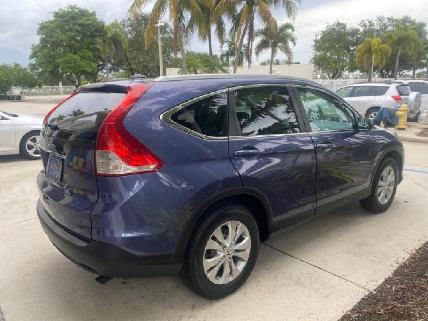 2014 Twilight Blue Metallic /Gray Honda CR-V EX-L LOW MILES 27,328 1 OWNER (2HKRM3H72EH) with an 2.4L I-4 16-Valve DOHC i-VTEC Engine engine, Automatic transmission, located at 4701 North Dixie Hwy, Pompano Beach, FL, 33064, (954) 422-2889, 26.240938, -80.123474 - OUR WEBPAGE FLORIDACARS1.COM HAS OVER 100 PHOTOS AND FREE CARFAX LINK 2014 HONDA CR-V EX-L VIN: 2HKRM3H72EH534254 2 H K R M 3 H 7 2 E H 5 3 4 2 5 4 4 DOOR WAGON/SPORT UTILITY 2.4L I4 F DOHC 16V GASOLINE FRONT WHEEL DRIVE Top Features Alloy Wheels Bluetooth Technology Front Seat Heaters Leather Seats - Photo#7