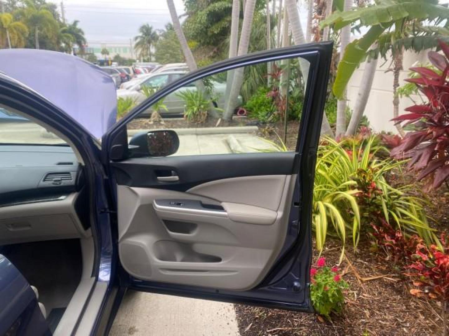 2014 Twilight Blue Metallic /Gray Honda CR-V EX-L LOW MILES 27,328 1 OWNER (2HKRM3H72EH) with an 2.4L I-4 16-Valve DOHC i-VTEC Engine engine, Automatic transmission, located at 4701 North Dixie Hwy, Pompano Beach, FL, 33064, (954) 422-2889, 26.240938, -80.123474 - OUR WEBPAGE FLORIDACARS1.COM HAS OVER 100 PHOTOS AND FREE CARFAX LINK 2014 HONDA CR-V EX-L VIN: 2HKRM3H72EH534254 2 H K R M 3 H 7 2 E H 5 3 4 2 5 4 4 DOOR WAGON/SPORT UTILITY 2.4L I4 F DOHC 16V GASOLINE FRONT WHEEL DRIVE Top Features Alloy Wheels Bluetooth Technology Front Seat Heaters Leather Seats - Photo#11