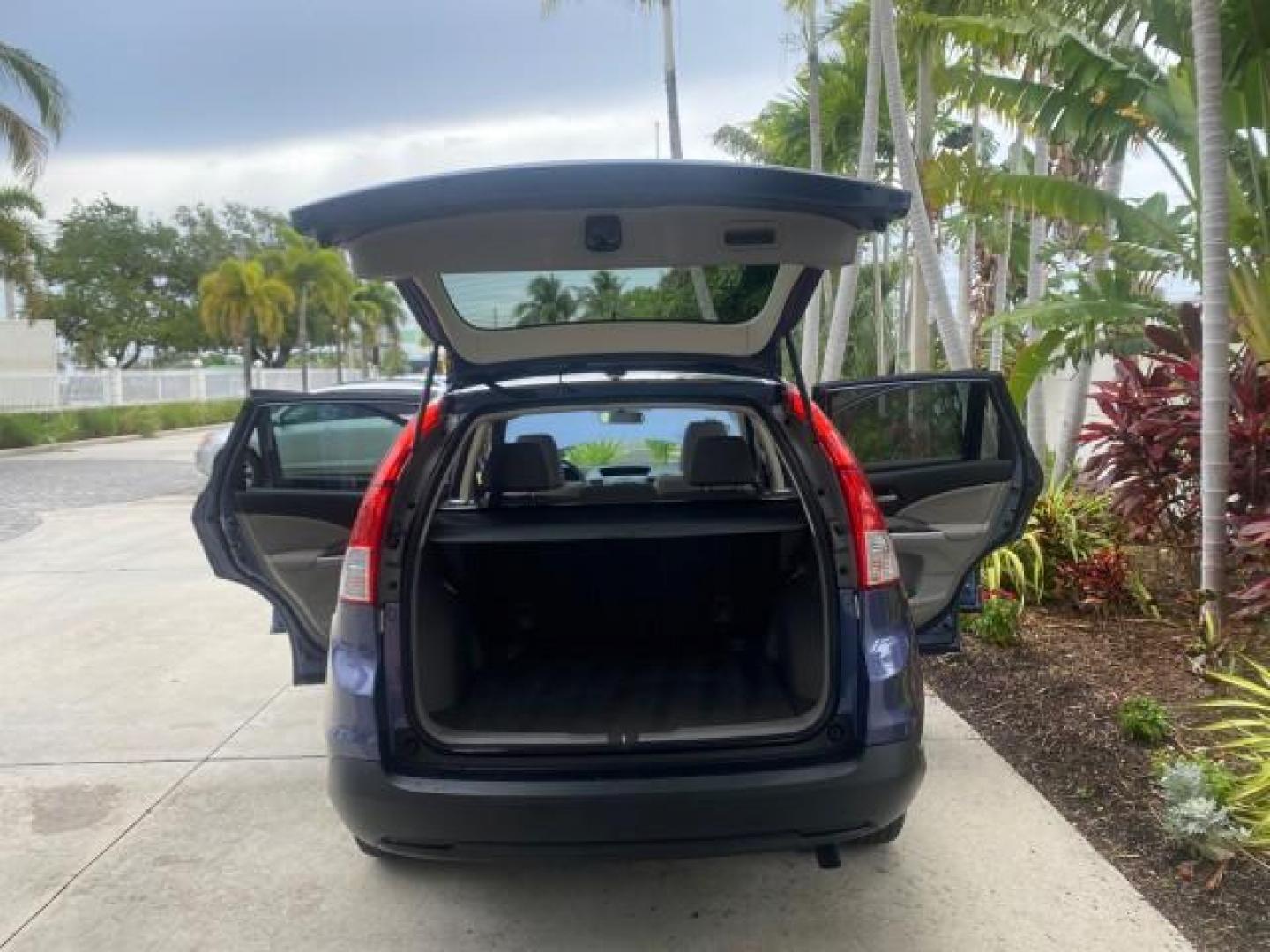 2014 Twilight Blue Metallic /Gray Honda CR-V EX-L LOW MILES 27,328 1 OWNER (2HKRM3H72EH) with an 2.4L I-4 16-Valve DOHC i-VTEC Engine engine, Automatic transmission, located at 4701 North Dixie Hwy, Pompano Beach, FL, 33064, (954) 422-2889, 26.240938, -80.123474 - OUR WEBPAGE FLORIDACARS1.COM HAS OVER 100 PHOTOS AND FREE CARFAX LINK 2014 HONDA CR-V EX-L VIN: 2HKRM3H72EH534254 2 H K R M 3 H 7 2 E H 5 3 4 2 5 4 4 DOOR WAGON/SPORT UTILITY 2.4L I4 F DOHC 16V GASOLINE FRONT WHEEL DRIVE Top Features Alloy Wheels Bluetooth Technology Front Seat Heaters Leather Seats - Photo#15
