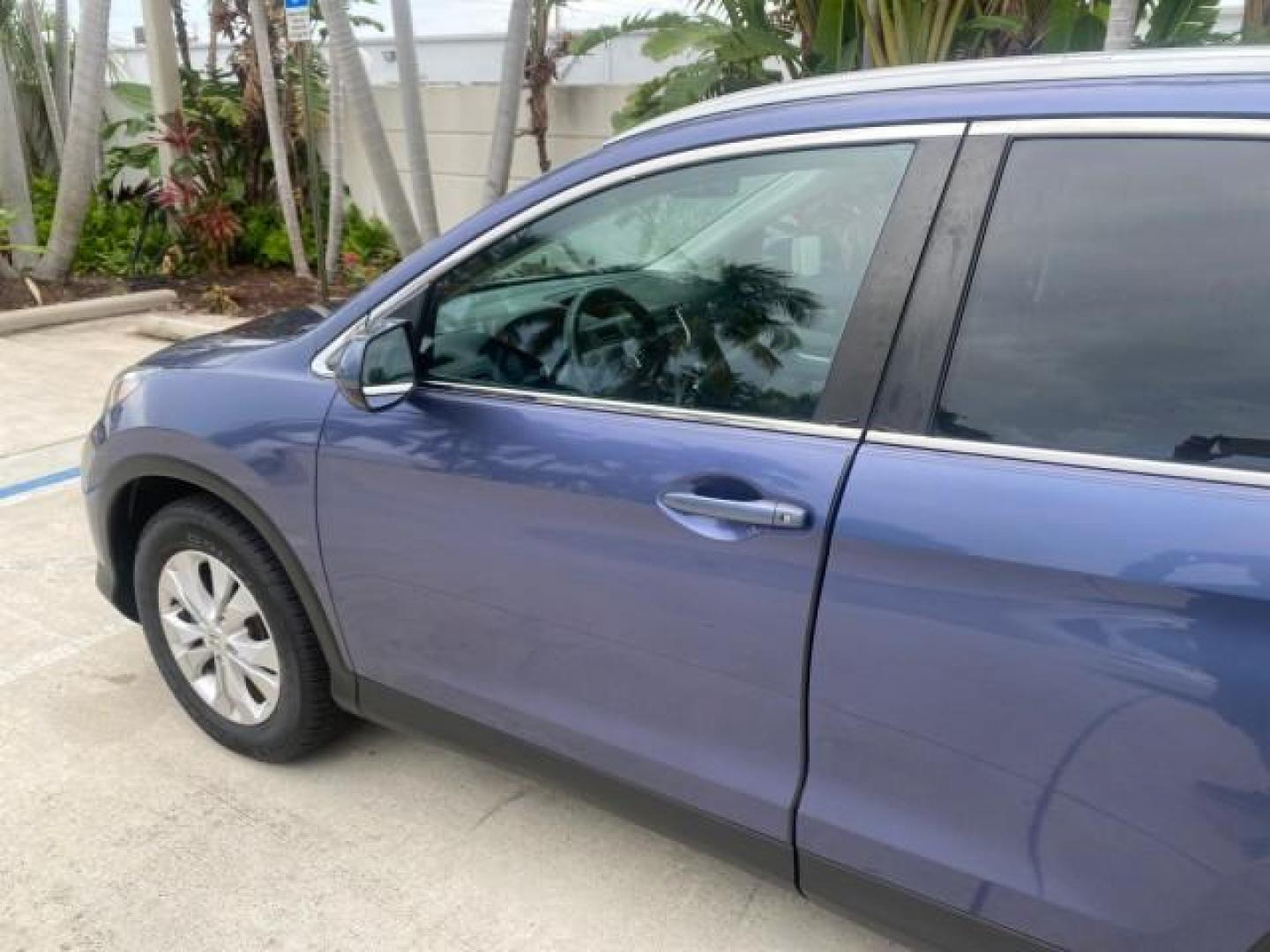 2014 Twilight Blue Metallic /Gray Honda CR-V EX-L LOW MILES 27,328 1 OWNER (2HKRM3H72EH) with an 2.4L I-4 16-Valve DOHC i-VTEC Engine engine, Automatic transmission, located at 4701 North Dixie Hwy, Pompano Beach, FL, 33064, (954) 422-2889, 26.240938, -80.123474 - OUR WEBPAGE FLORIDACARS1.COM HAS OVER 100 PHOTOS AND FREE CARFAX LINK 2014 HONDA CR-V EX-L VIN: 2HKRM3H72EH534254 2 H K R M 3 H 7 2 E H 5 3 4 2 5 4 4 DOOR WAGON/SPORT UTILITY 2.4L I4 F DOHC 16V GASOLINE FRONT WHEEL DRIVE Top Features Alloy Wheels Bluetooth Technology Front Seat Heaters Leather Seats - Photo#27