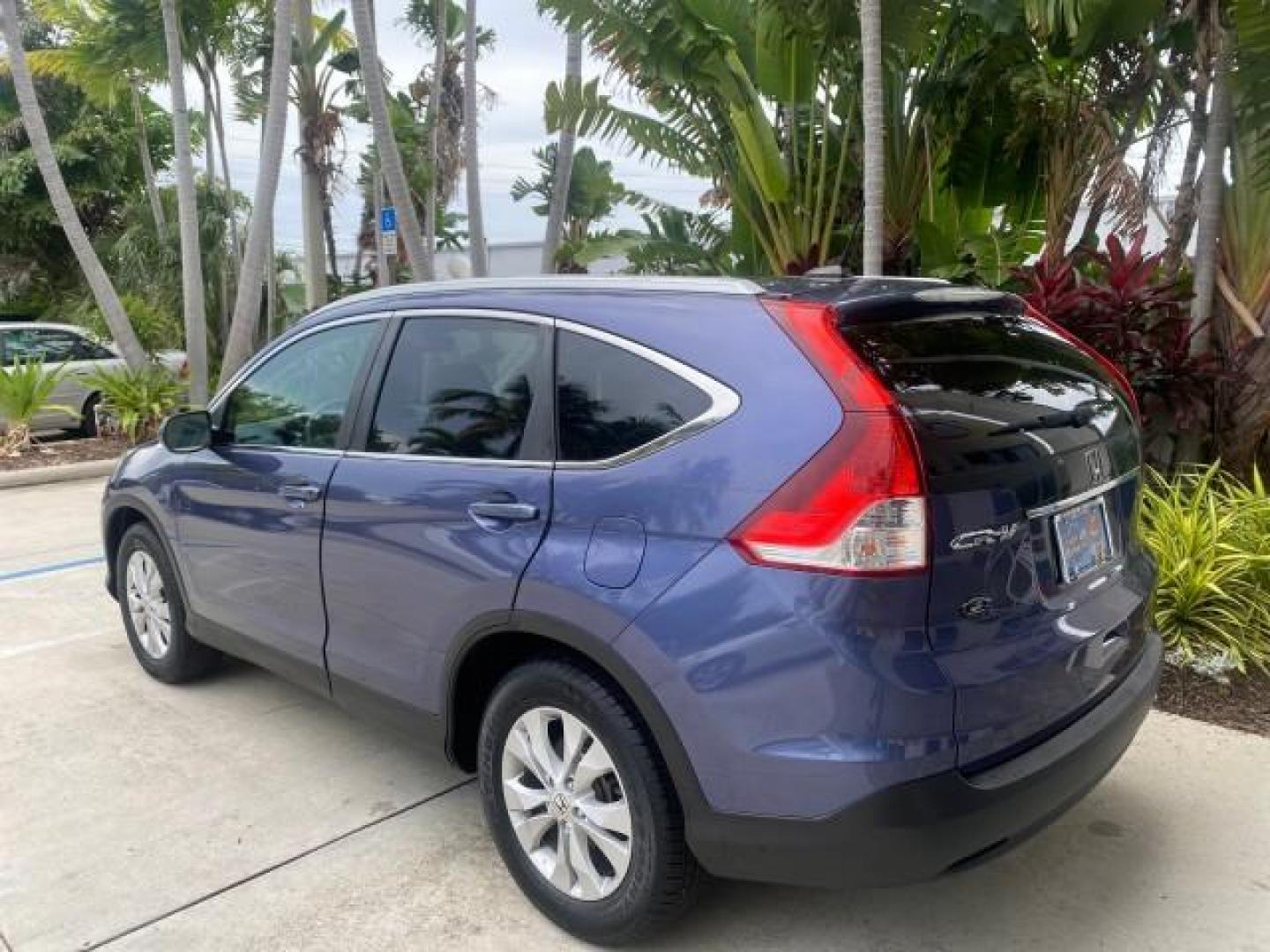 2014 Twilight Blue Metallic /Gray Honda CR-V EX-L LOW MILES 27,328 1 OWNER (2HKRM3H72EH) with an 2.4L I-4 16-Valve DOHC i-VTEC Engine engine, Automatic transmission, located at 4701 North Dixie Hwy, Pompano Beach, FL, 33064, (954) 422-2889, 26.240938, -80.123474 - OUR WEBPAGE FLORIDACARS1.COM HAS OVER 100 PHOTOS AND FREE CARFAX LINK 2014 HONDA CR-V EX-L VIN: 2HKRM3H72EH534254 2 H K R M 3 H 7 2 E H 5 3 4 2 5 4 4 DOOR WAGON/SPORT UTILITY 2.4L I4 F DOHC 16V GASOLINE FRONT WHEEL DRIVE Top Features Alloy Wheels Bluetooth Technology Front Seat Heaters Leather Seats - Photo#80