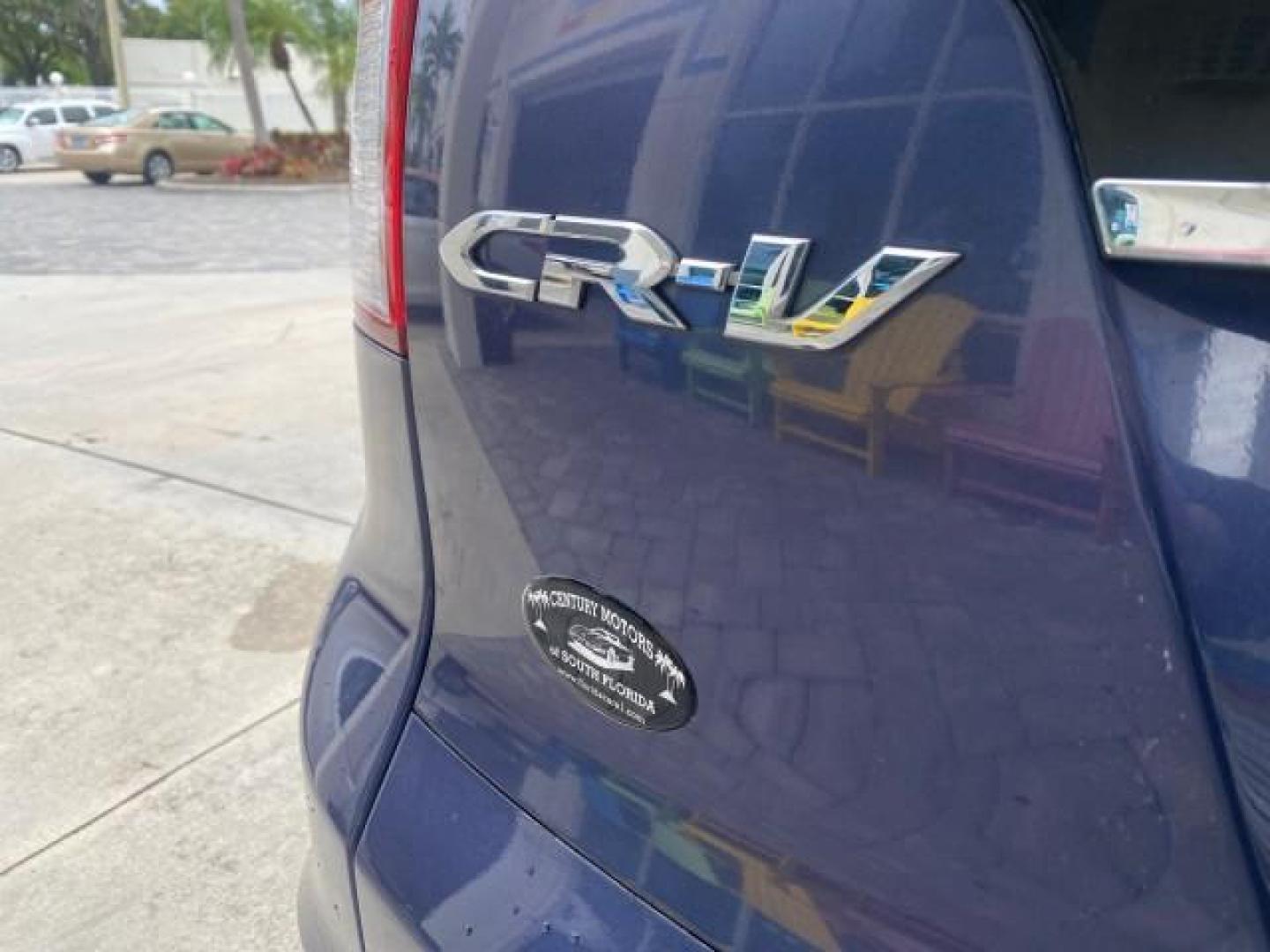 2014 Twilight Blue Metallic /Gray Honda CR-V EX-L LOW MILES 27,328 1 OWNER (2HKRM3H72EH) with an 2.4L I-4 16-Valve DOHC i-VTEC Engine engine, Automatic transmission, located at 4701 North Dixie Hwy, Pompano Beach, FL, 33064, (954) 422-2889, 26.240938, -80.123474 - OUR WEBPAGE FLORIDACARS1.COM HAS OVER 100 PHOTOS AND FREE CARFAX LINK 2014 HONDA CR-V EX-L VIN: 2HKRM3H72EH534254 2 H K R M 3 H 7 2 E H 5 3 4 2 5 4 4 DOOR WAGON/SPORT UTILITY 2.4L I4 F DOHC 16V GASOLINE FRONT WHEEL DRIVE Top Features Alloy Wheels Bluetooth Technology Front Seat Heaters Leather Seats - Photo#83