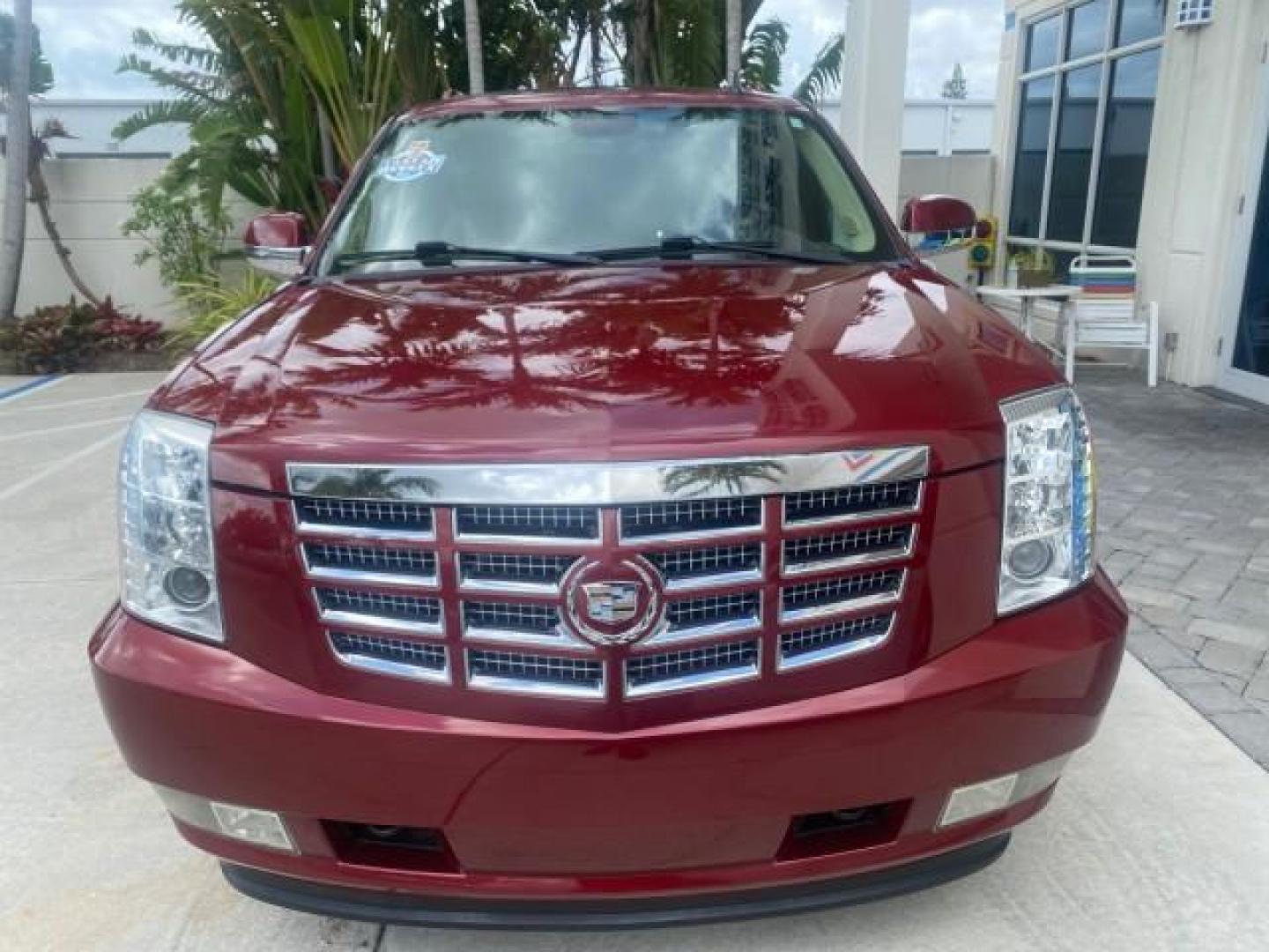 2011 Infrared Tintcoat /Cashmere/Cocoa Cadillac Escalade ESV Luxury LOW MILES 33,518 1 OWNER (1GYS3HEF2BR) with an 6.2L Vortec 1000 VVT V8 SFI Active Fuel Management Engine engine, Automatic transmission, located at 4701 North Dixie Hwy, Pompano Beach, FL, 33064, (954) 422-2889, 26.240938, -80.123474 - OUR WEBPAGE FLORIDACARS1.COM HAS OVER 100 PHOTOS AND FREE CARFAX LINK 2011 CADILLAC ESCALADE ESV LUXURY VIN: 1GYS3HEF2BR243684 1 G Y S 3 H E F 2 B R 2 4 3 6 8 4 4 DOOR WAGON/SPORT UTILITY 6.2L V8 F OHV 16V FLEX FUEL REAR WHEEL DRIVE Top Features 20 Inch Plus Wheels A/C Seat(s) Alloy Wheels BOSE Soun - Photo#2
