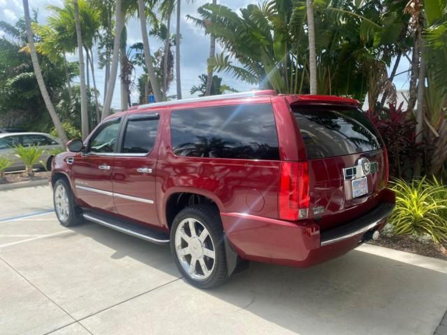2011 Infrared Tintcoat /Cashmere/Cocoa Cadillac Escalade ESV Luxury LOW MILES 33,518 1 OWNER (1GYS3HEF2BR) with an 6.2L Vortec 1000 VVT V8 SFI Active Fuel Management Engine engine, Automatic transmission, located at 4701 North Dixie Hwy, Pompano Beach, FL, 33064, (954) 422-2889, 26.240938, -80.123474 - OUR WEBPAGE FLORIDACARS1.COM HAS OVER 100 PHOTOS AND FREE CARFAX LINK 2011 CADILLAC ESCALADE ESV LUXURY VIN: 1GYS3HEF2BR243684 1 G Y S 3 H E F 2 B R 2 4 3 6 8 4 4 DOOR WAGON/SPORT UTILITY 6.2L V8 F OHV 16V FLEX FUEL REAR WHEEL DRIVE Top Features 20 Inch Plus Wheels A/C Seat(s) Alloy Wheels BOSE Soun - Photo#5