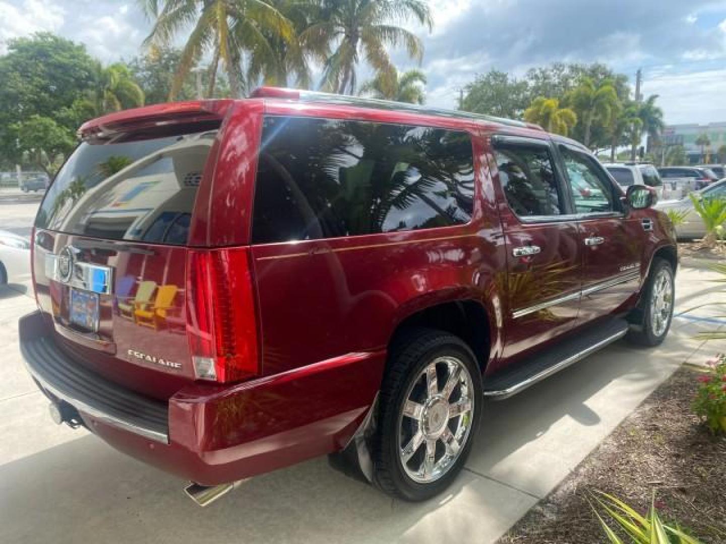 2011 Infrared Tintcoat /Cashmere/Cocoa Cadillac Escalade ESV Luxury LOW MILES 33,518 1 OWNER (1GYS3HEF2BR) with an 6.2L Vortec 1000 VVT V8 SFI Active Fuel Management Engine engine, Automatic transmission, located at 4701 North Dixie Hwy, Pompano Beach, FL, 33064, (954) 422-2889, 26.240938, -80.123474 - OUR WEBPAGE FLORIDACARS1.COM HAS OVER 100 PHOTOS AND FREE CARFAX LINK 2011 CADILLAC ESCALADE ESV LUXURY VIN: 1GYS3HEF2BR243684 1 G Y S 3 H E F 2 B R 2 4 3 6 8 4 4 DOOR WAGON/SPORT UTILITY 6.2L V8 F OHV 16V FLEX FUEL REAR WHEEL DRIVE Top Features 20 Inch Plus Wheels A/C Seat(s) Alloy Wheels BOSE Soun - Photo#7