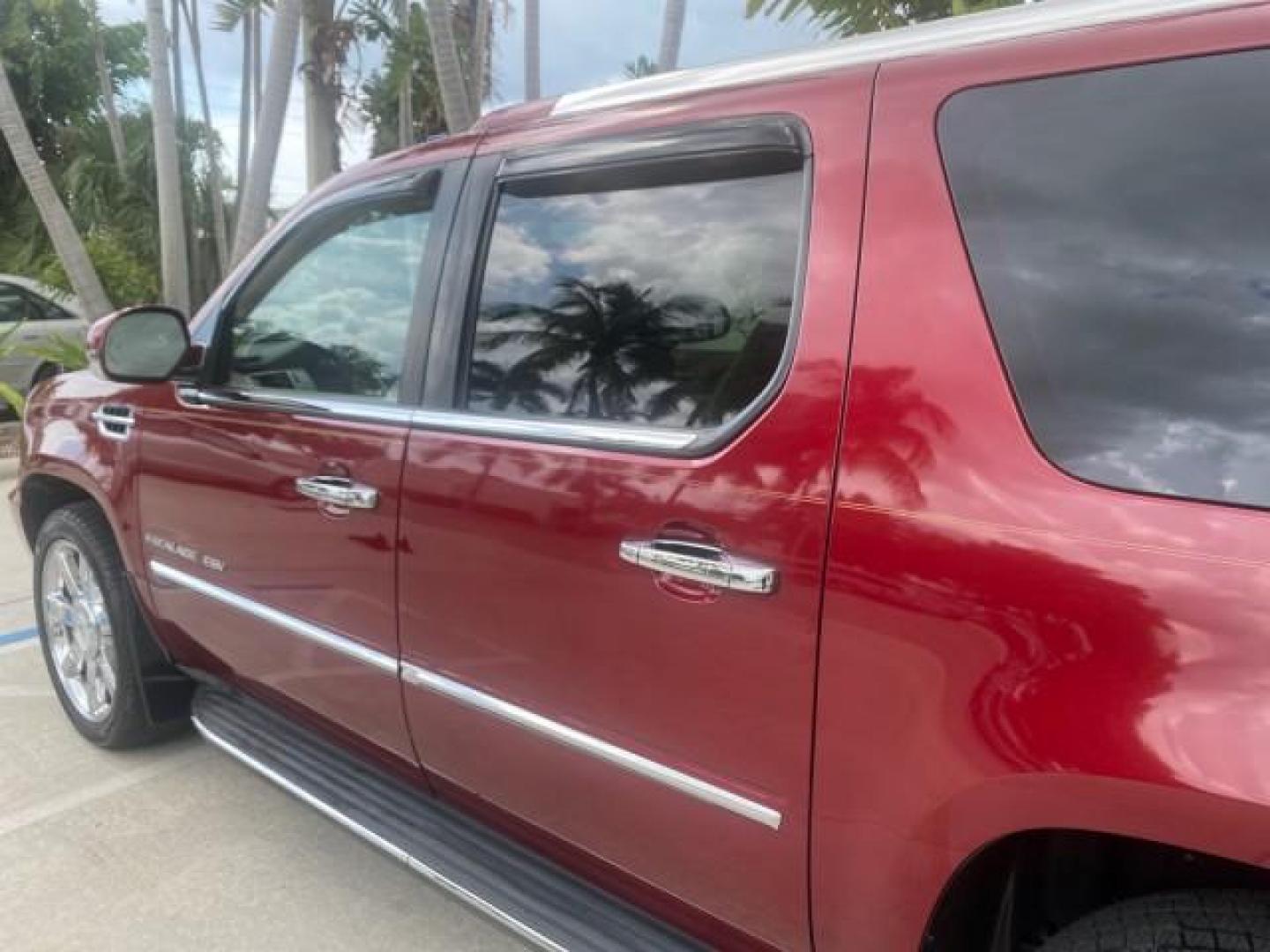 2011 Infrared Tintcoat /Cashmere/Cocoa Cadillac Escalade ESV Luxury LOW MILES 33,518 1 OWNER (1GYS3HEF2BR) with an 6.2L Vortec 1000 VVT V8 SFI Active Fuel Management Engine engine, Automatic transmission, located at 4701 North Dixie Hwy, Pompano Beach, FL, 33064, (954) 422-2889, 26.240938, -80.123474 - OUR WEBPAGE FLORIDACARS1.COM HAS OVER 100 PHOTOS AND FREE CARFAX LINK 2011 CADILLAC ESCALADE ESV LUXURY VIN: 1GYS3HEF2BR243684 1 G Y S 3 H E F 2 B R 2 4 3 6 8 4 4 DOOR WAGON/SPORT UTILITY 6.2L V8 F OHV 16V FLEX FUEL REAR WHEEL DRIVE Top Features 20 Inch Plus Wheels A/C Seat(s) Alloy Wheels BOSE Soun - Photo#55