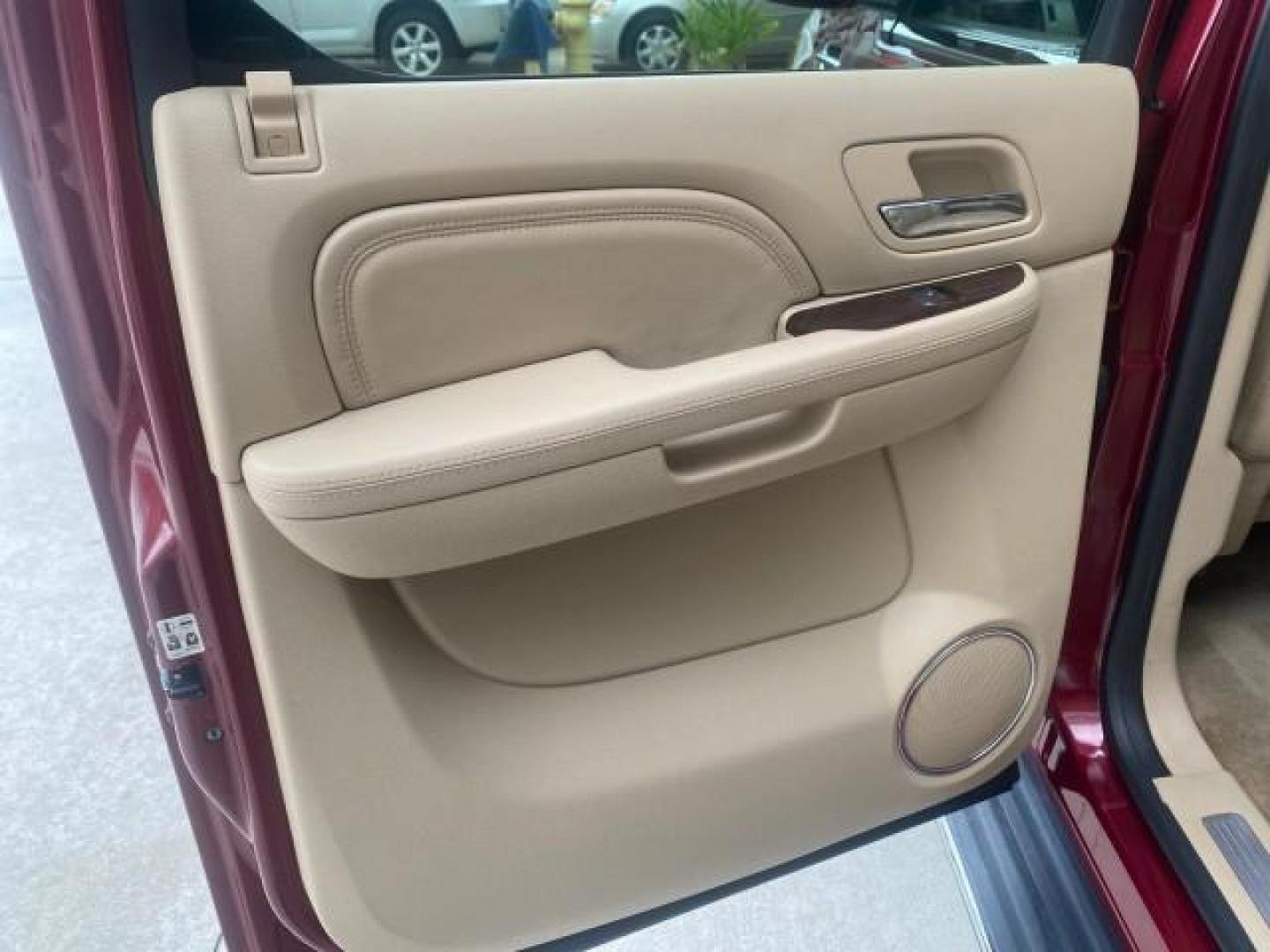 2011 Infrared Tintcoat /Cashmere/Cocoa Cadillac Escalade ESV Luxury LOW MILES 33,518 1 OWNER (1GYS3HEF2BR) with an 6.2L Vortec 1000 VVT V8 SFI Active Fuel Management Engine engine, Automatic transmission, located at 4701 North Dixie Hwy, Pompano Beach, FL, 33064, (954) 422-2889, 26.240938, -80.123474 - OUR WEBPAGE FLORIDACARS1.COM HAS OVER 100 PHOTOS AND FREE CARFAX LINK 2011 CADILLAC ESCALADE ESV LUXURY VIN: 1GYS3HEF2BR243684 1 G Y S 3 H E F 2 B R 2 4 3 6 8 4 4 DOOR WAGON/SPORT UTILITY 6.2L V8 F OHV 16V FLEX FUEL REAR WHEEL DRIVE Top Features 20 Inch Plus Wheels A/C Seat(s) Alloy Wheels BOSE Soun - Photo#57