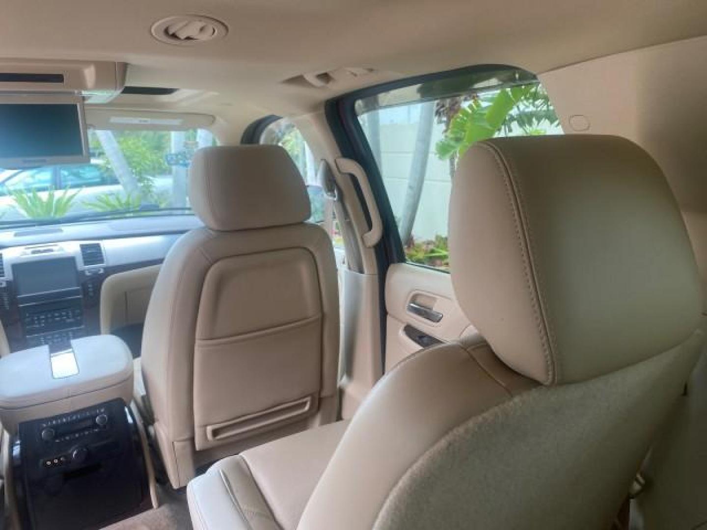 2011 Infrared Tintcoat /Cashmere/Cocoa Cadillac Escalade ESV Luxury LOW MILES 33,518 1 OWNER (1GYS3HEF2BR) with an 6.2L Vortec 1000 VVT V8 SFI Active Fuel Management Engine engine, Automatic transmission, located at 4701 North Dixie Hwy, Pompano Beach, FL, 33064, (954) 422-2889, 26.240938, -80.123474 - OUR WEBPAGE FLORIDACARS1.COM HAS OVER 100 PHOTOS AND FREE CARFAX LINK 2011 CADILLAC ESCALADE ESV LUXURY VIN: 1GYS3HEF2BR243684 1 G Y S 3 H E F 2 B R 2 4 3 6 8 4 4 DOOR WAGON/SPORT UTILITY 6.2L V8 F OHV 16V FLEX FUEL REAR WHEEL DRIVE Top Features 20 Inch Plus Wheels A/C Seat(s) Alloy Wheels BOSE Soun - Photo#70