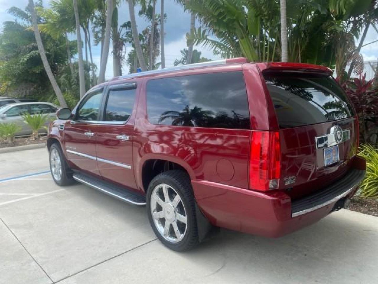 2011 Infrared Tintcoat /Cashmere/Cocoa Cadillac Escalade ESV Luxury LOW MILES 33,518 1 OWNER (1GYS3HEF2BR) with an 6.2L Vortec 1000 VVT V8 SFI Active Fuel Management Engine engine, Automatic transmission, located at 4701 North Dixie Hwy, Pompano Beach, FL, 33064, (954) 422-2889, 26.240938, -80.123474 - OUR WEBPAGE FLORIDACARS1.COM HAS OVER 100 PHOTOS AND FREE CARFAX LINK 2011 CADILLAC ESCALADE ESV LUXURY VIN: 1GYS3HEF2BR243684 1 G Y S 3 H E F 2 B R 2 4 3 6 8 4 4 DOOR WAGON/SPORT UTILITY 6.2L V8 F OHV 16V FLEX FUEL REAR WHEEL DRIVE Top Features 20 Inch Plus Wheels A/C Seat(s) Alloy Wheels BOSE Soun - Photo#76