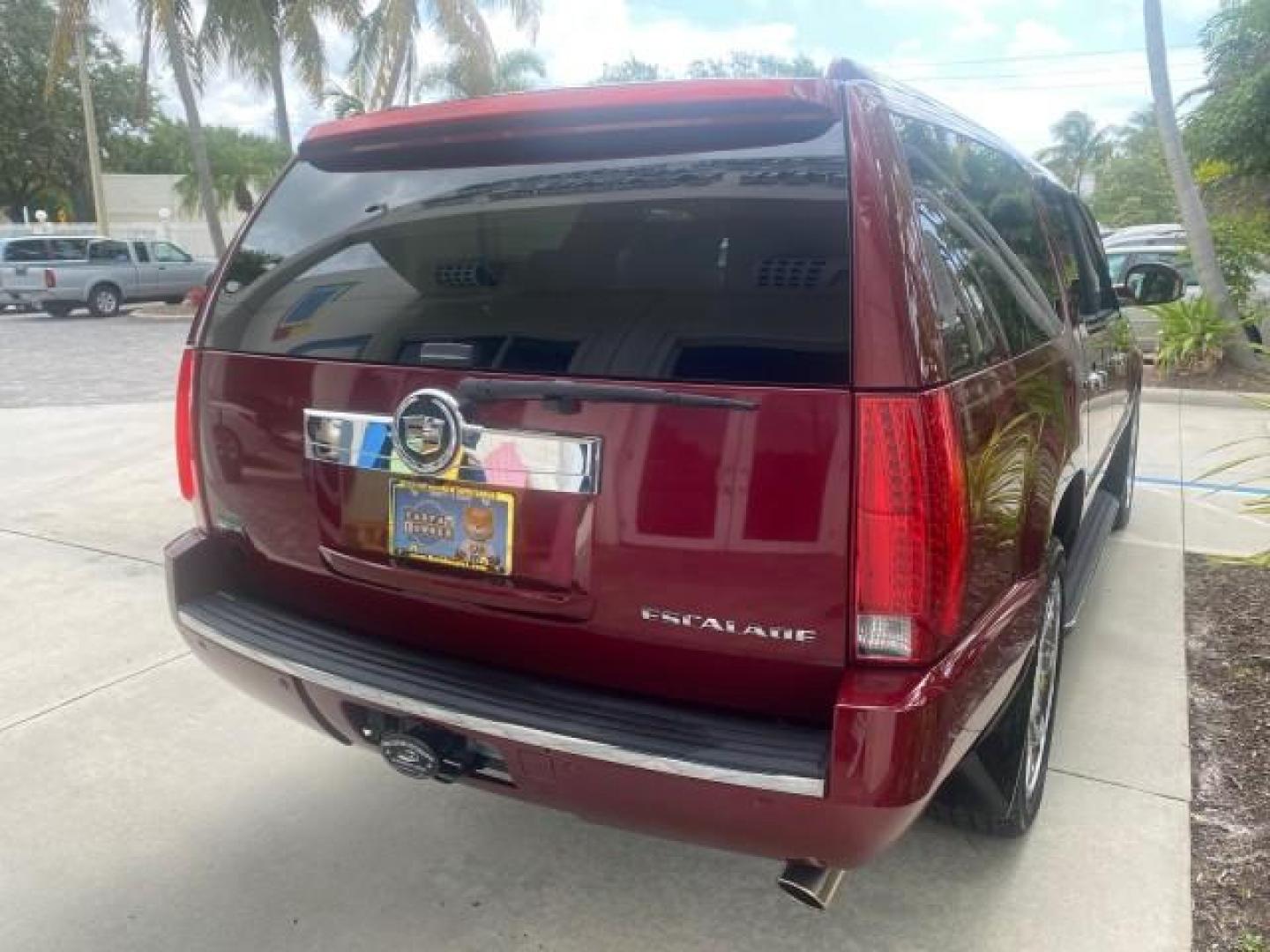 2011 Infrared Tintcoat /Cashmere/Cocoa Cadillac Escalade ESV Luxury LOW MILES 33,518 1 OWNER (1GYS3HEF2BR) with an 6.2L Vortec 1000 VVT V8 SFI Active Fuel Management Engine engine, Automatic transmission, located at 4701 North Dixie Hwy, Pompano Beach, FL, 33064, (954) 422-2889, 26.240938, -80.123474 - OUR WEBPAGE FLORIDACARS1.COM HAS OVER 100 PHOTOS AND FREE CARFAX LINK 2011 CADILLAC ESCALADE ESV LUXURY VIN: 1GYS3HEF2BR243684 1 G Y S 3 H E F 2 B R 2 4 3 6 8 4 4 DOOR WAGON/SPORT UTILITY 6.2L V8 F OHV 16V FLEX FUEL REAR WHEEL DRIVE Top Features 20 Inch Plus Wheels A/C Seat(s) Alloy Wheels BOSE Soun - Photo#78