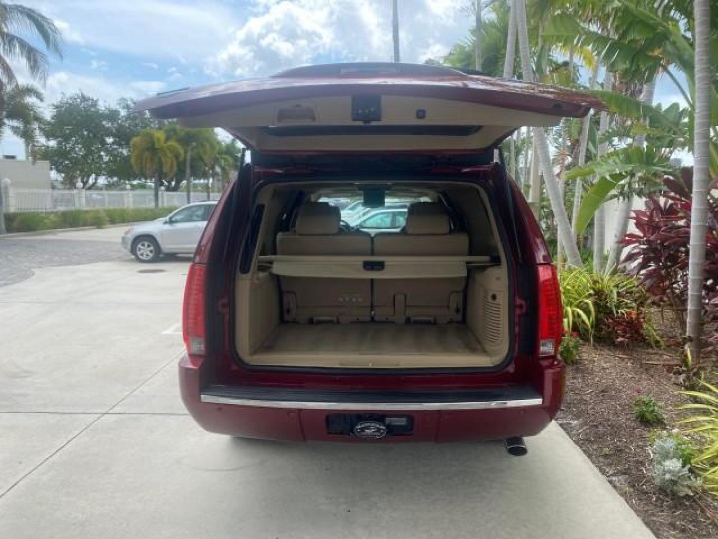 2011 Infrared Tintcoat /Cashmere/Cocoa Cadillac Escalade ESV Luxury LOW MILES 33,518 1 OWNER (1GYS3HEF2BR) with an 6.2L Vortec 1000 VVT V8 SFI Active Fuel Management Engine engine, Automatic transmission, located at 4701 North Dixie Hwy, Pompano Beach, FL, 33064, (954) 422-2889, 26.240938, -80.123474 - OUR WEBPAGE FLORIDACARS1.COM HAS OVER 100 PHOTOS AND FREE CARFAX LINK 2011 CADILLAC ESCALADE ESV LUXURY VIN: 1GYS3HEF2BR243684 1 G Y S 3 H E F 2 B R 2 4 3 6 8 4 4 DOOR WAGON/SPORT UTILITY 6.2L V8 F OHV 16V FLEX FUEL REAR WHEEL DRIVE Top Features 20 Inch Plus Wheels A/C Seat(s) Alloy Wheels BOSE Soun - Photo#83
