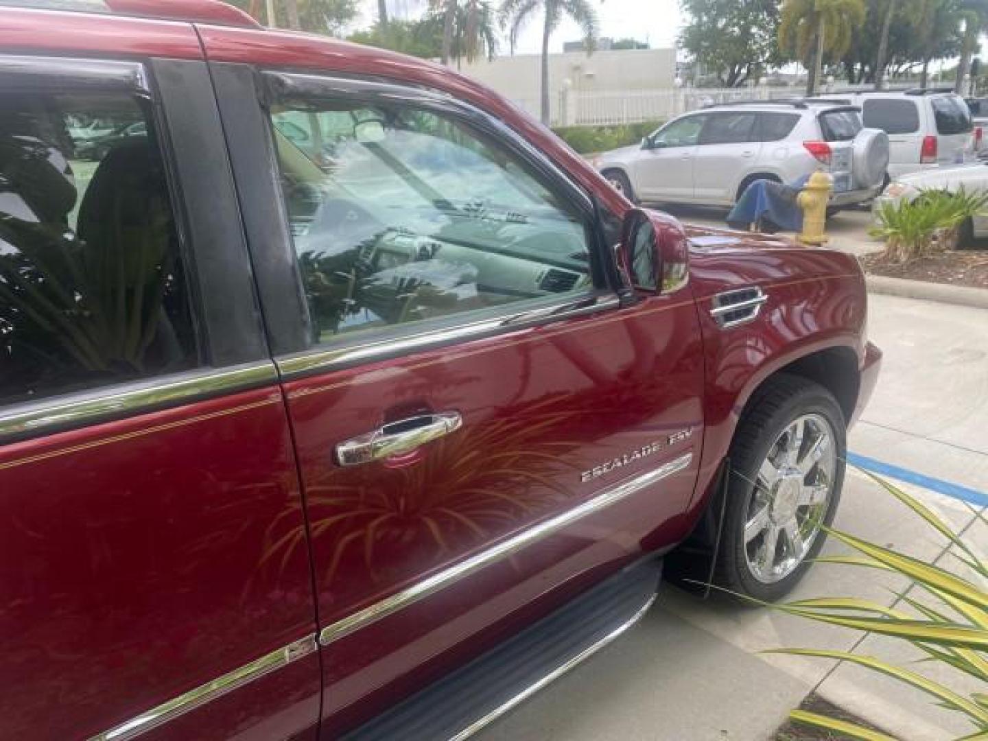 2011 Infrared Tintcoat /Cashmere/Cocoa Cadillac Escalade ESV Luxury LOW MILES 33,518 1 OWNER (1GYS3HEF2BR) with an 6.2L Vortec 1000 VVT V8 SFI Active Fuel Management Engine engine, Automatic transmission, located at 4701 North Dixie Hwy, Pompano Beach, FL, 33064, (954) 422-2889, 26.240938, -80.123474 - OUR WEBPAGE FLORIDACARS1.COM HAS OVER 100 PHOTOS AND FREE CARFAX LINK 2011 CADILLAC ESCALADE ESV LUXURY VIN: 1GYS3HEF2BR243684 1 G Y S 3 H E F 2 B R 2 4 3 6 8 4 4 DOOR WAGON/SPORT UTILITY 6.2L V8 F OHV 16V FLEX FUEL REAR WHEEL DRIVE Top Features 20 Inch Plus Wheels A/C Seat(s) Alloy Wheels BOSE Soun - Photo#99