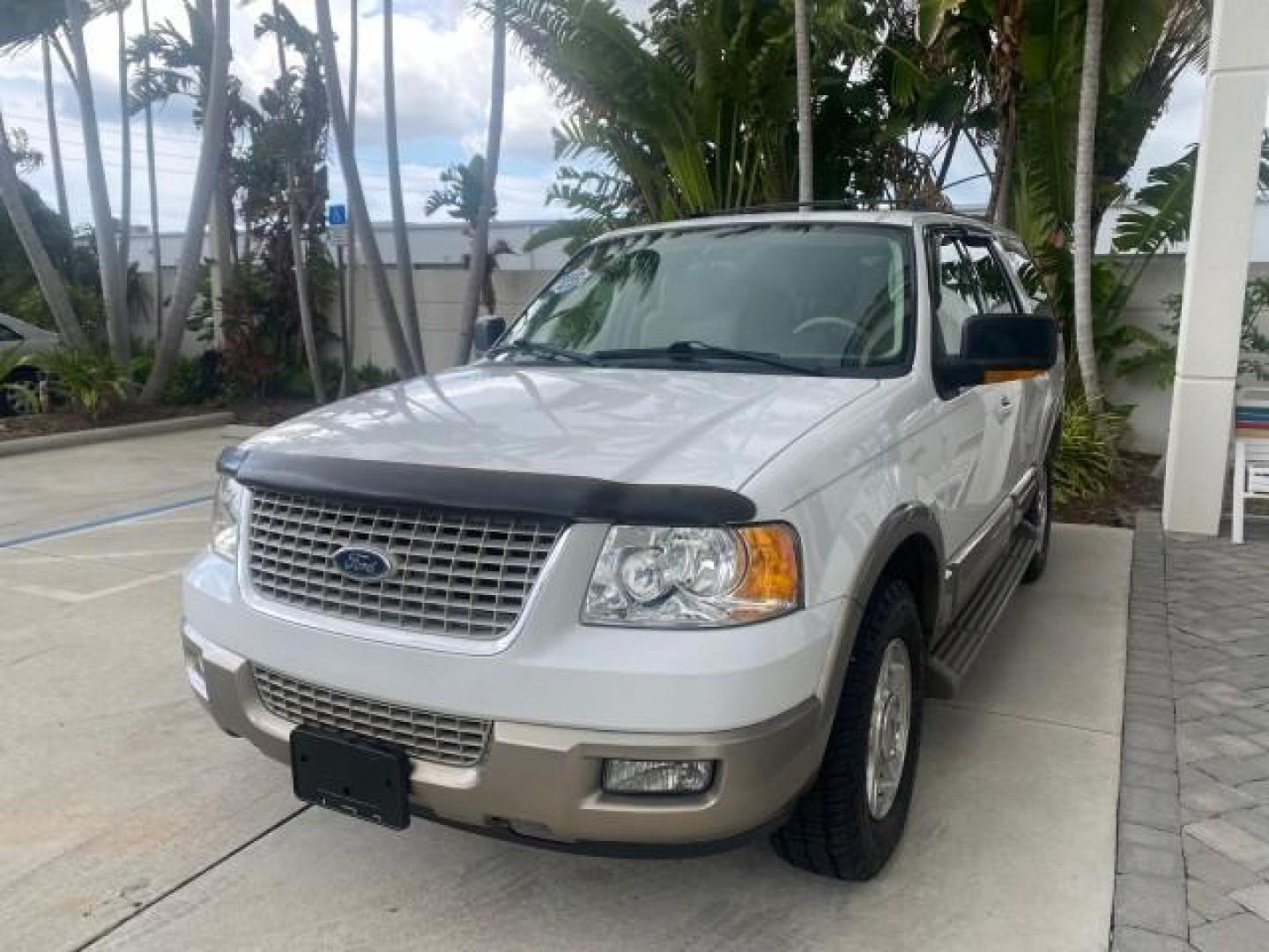 2003 Oxford White /Medium Parchment Ford Expedition Eddie Bauer 1 OWNER (1FMFU17L83L) with an 5.4L SOHC SEFI V8 Triton Engine engine, Automatic transmission, located at 4701 North Dixie Hwy, Pompano Beach, FL, 33064, (954) 422-2889, 26.240938, -80.123474 - OUR WEBPAGE FLORIDACARS1.COM HAS OVER 100 PHOTOS AND FREE CARFAX LINK 2003 FORD EXPEDITION EDDIE BAUER VIN: 1FMFU17L83LB96384 1 F M F U 1 7 L 8 3 L B 9 6 3 8 4 4 DOOR WAGON/SPORT UTILITY 5.4L V8 F SOHC 16V GASOLINE REAR WHEEL DRIVE Top Features Alloy Wheels Audiophile Sound System Front Seat Heaters - Photo#3