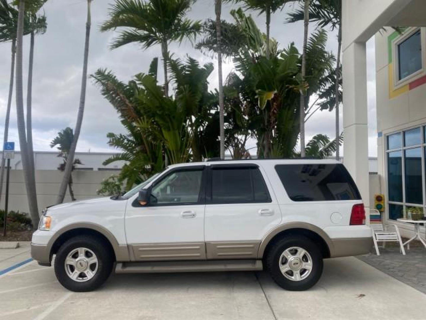 2003 Oxford White /Medium Parchment Ford Expedition Eddie Bauer 1 OWNER (1FMFU17L83L) with an 5.4L SOHC SEFI V8 Triton Engine engine, Automatic transmission, located at 4701 North Dixie Hwy, Pompano Beach, FL, 33064, (954) 422-2889, 26.240938, -80.123474 - OUR WEBPAGE FLORIDACARS1.COM HAS OVER 100 PHOTOS AND FREE CARFAX LINK 2003 FORD EXPEDITION EDDIE BAUER VIN: 1FMFU17L83LB96384 1 F M F U 1 7 L 8 3 L B 9 6 3 8 4 4 DOOR WAGON/SPORT UTILITY 5.4L V8 F SOHC 16V GASOLINE REAR WHEEL DRIVE Top Features Alloy Wheels Audiophile Sound System Front Seat Heaters - Photo#4