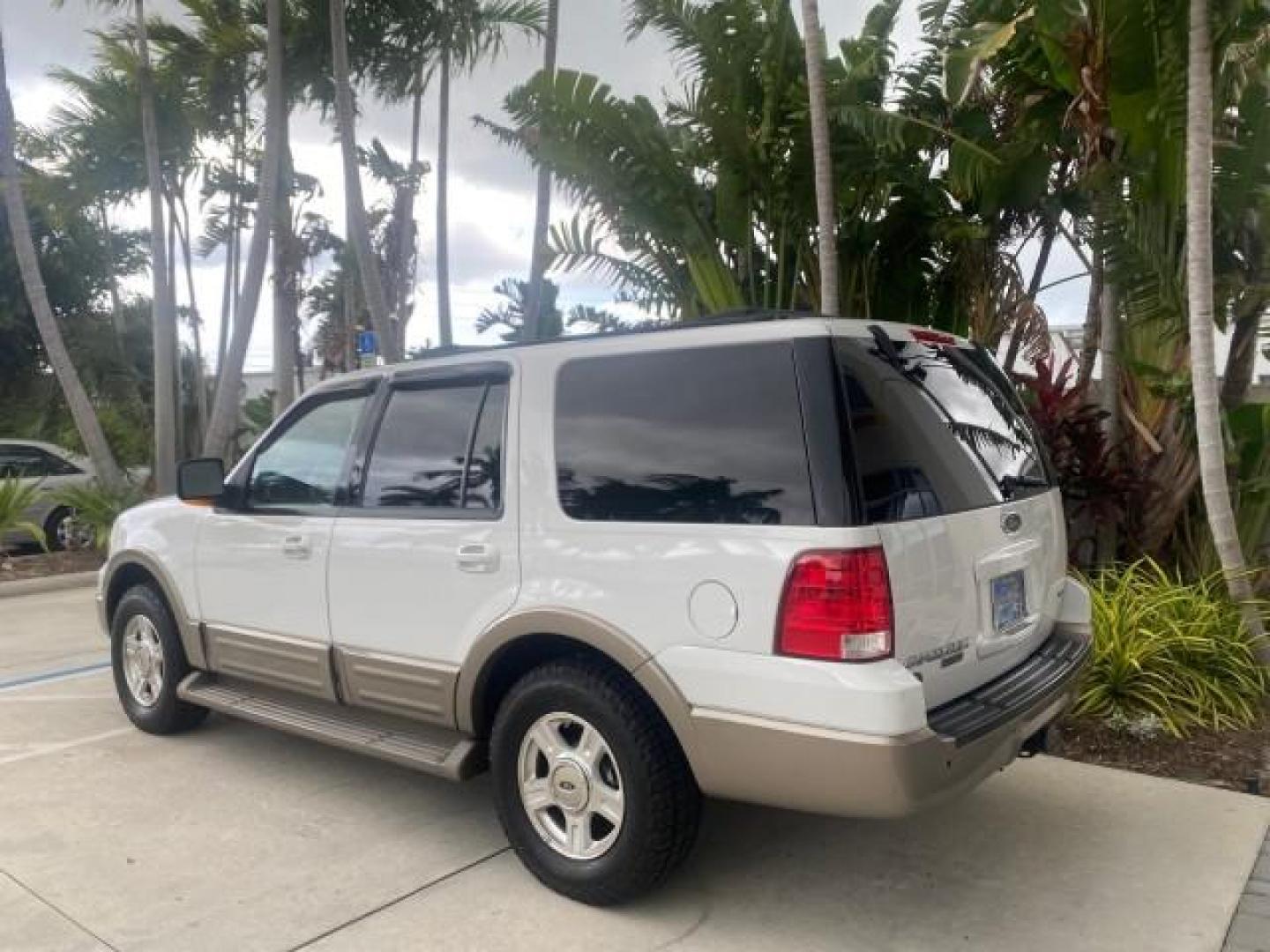 2003 Oxford White /Medium Parchment Ford Expedition Eddie Bauer 1 OWNER (1FMFU17L83L) with an 5.4L SOHC SEFI V8 Triton Engine engine, Automatic transmission, located at 4701 North Dixie Hwy, Pompano Beach, FL, 33064, (954) 422-2889, 26.240938, -80.123474 - OUR WEBPAGE FLORIDACARS1.COM HAS OVER 100 PHOTOS AND FREE CARFAX LINK 2003 FORD EXPEDITION EDDIE BAUER VIN: 1FMFU17L83LB96384 1 F M F U 1 7 L 8 3 L B 9 6 3 8 4 4 DOOR WAGON/SPORT UTILITY 5.4L V8 F SOHC 16V GASOLINE REAR WHEEL DRIVE Top Features Alloy Wheels Audiophile Sound System Front Seat Heaters - Photo#5
