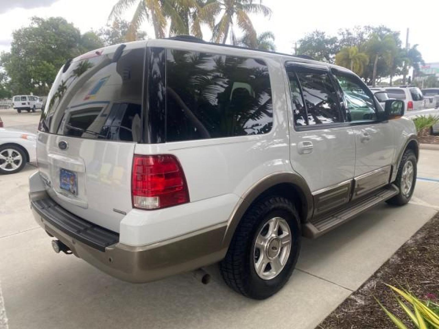 2003 Oxford White /Medium Parchment Ford Expedition Eddie Bauer 1 OWNER (1FMFU17L83L) with an 5.4L SOHC SEFI V8 Triton Engine engine, Automatic transmission, located at 4701 North Dixie Hwy, Pompano Beach, FL, 33064, (954) 422-2889, 26.240938, -80.123474 - OUR WEBPAGE FLORIDACARS1.COM HAS OVER 100 PHOTOS AND FREE CARFAX LINK 2003 FORD EXPEDITION EDDIE BAUER VIN: 1FMFU17L83LB96384 1 F M F U 1 7 L 8 3 L B 9 6 3 8 4 4 DOOR WAGON/SPORT UTILITY 5.4L V8 F SOHC 16V GASOLINE REAR WHEEL DRIVE Top Features Alloy Wheels Audiophile Sound System Front Seat Heaters - Photo#7