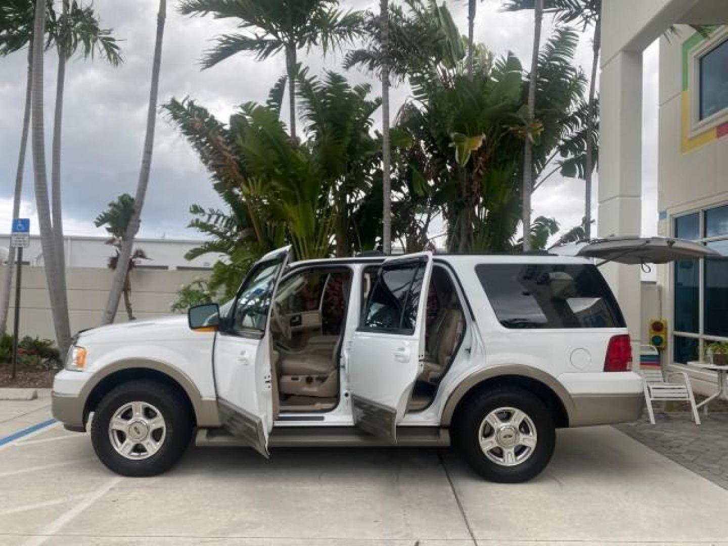 2003 Oxford White /Medium Parchment Ford Expedition Eddie Bauer 1 OWNER (1FMFU17L83L) with an 5.4L SOHC SEFI V8 Triton Engine engine, Automatic transmission, located at 4701 North Dixie Hwy, Pompano Beach, FL, 33064, (954) 422-2889, 26.240938, -80.123474 - OUR WEBPAGE FLORIDACARS1.COM HAS OVER 100 PHOTOS AND FREE CARFAX LINK 2003 FORD EXPEDITION EDDIE BAUER VIN: 1FMFU17L83LB96384 1 F M F U 1 7 L 8 3 L B 9 6 3 8 4 4 DOOR WAGON/SPORT UTILITY 5.4L V8 F SOHC 16V GASOLINE REAR WHEEL DRIVE Top Features Alloy Wheels Audiophile Sound System Front Seat Heaters - Photo#8