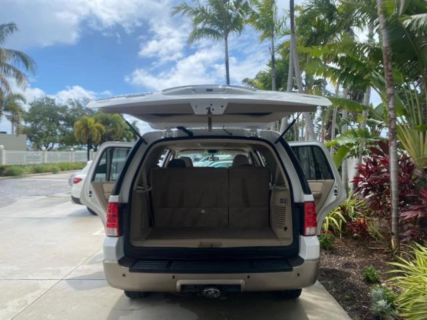 2003 Oxford White /Medium Parchment Ford Expedition Eddie Bauer 1 OWNER (1FMFU17L83L) with an 5.4L SOHC SEFI V8 Triton Engine engine, Automatic transmission, located at 4701 North Dixie Hwy, Pompano Beach, FL, 33064, (954) 422-2889, 26.240938, -80.123474 - OUR WEBPAGE FLORIDACARS1.COM HAS OVER 100 PHOTOS AND FREE CARFAX LINK 2003 FORD EXPEDITION EDDIE BAUER VIN: 1FMFU17L83LB96384 1 F M F U 1 7 L 8 3 L B 9 6 3 8 4 4 DOOR WAGON/SPORT UTILITY 5.4L V8 F SOHC 16V GASOLINE REAR WHEEL DRIVE Top Features Alloy Wheels Audiophile Sound System Front Seat Heaters - Photo#15