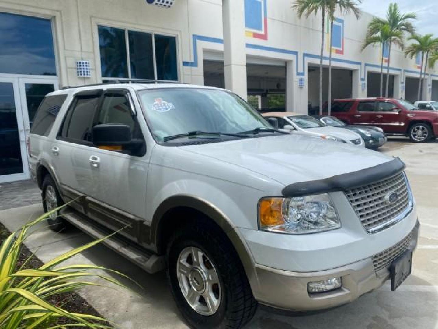 2003 Oxford White /Medium Parchment Ford Expedition Eddie Bauer 1 OWNER (1FMFU17L83L) with an 5.4L SOHC SEFI V8 Triton Engine engine, Automatic transmission, located at 4701 North Dixie Hwy, Pompano Beach, FL, 33064, (954) 422-2889, 26.240938, -80.123474 - OUR WEBPAGE FLORIDACARS1.COM HAS OVER 100 PHOTOS AND FREE CARFAX LINK 2003 FORD EXPEDITION EDDIE BAUER VIN: 1FMFU17L83LB96384 1 F M F U 1 7 L 8 3 L B 9 6 3 8 4 4 DOOR WAGON/SPORT UTILITY 5.4L V8 F SOHC 16V GASOLINE REAR WHEEL DRIVE Top Features Alloy Wheels Audiophile Sound System Front Seat Heaters - Photo#24