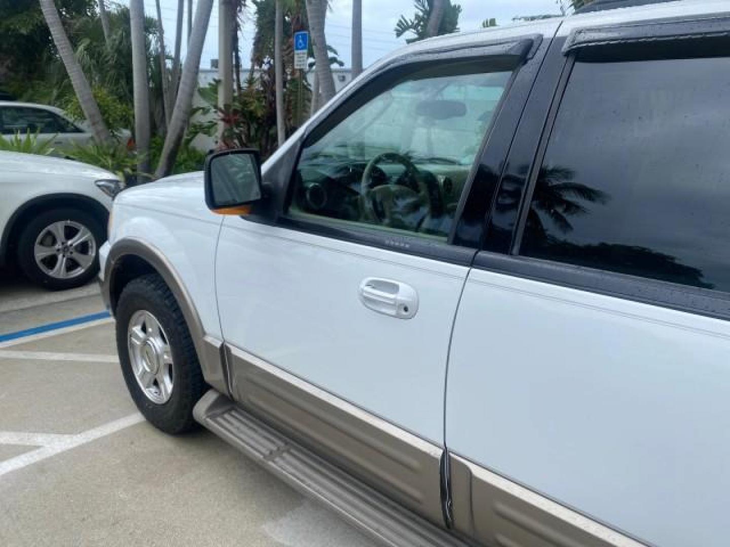 2003 Oxford White /Medium Parchment Ford Expedition Eddie Bauer 1 OWNER (1FMFU17L83L) with an 5.4L SOHC SEFI V8 Triton Engine engine, Automatic transmission, located at 4701 North Dixie Hwy, Pompano Beach, FL, 33064, (954) 422-2889, 26.240938, -80.123474 - OUR WEBPAGE FLORIDACARS1.COM HAS OVER 100 PHOTOS AND FREE CARFAX LINK 2003 FORD EXPEDITION EDDIE BAUER VIN: 1FMFU17L83LB96384 1 F M F U 1 7 L 8 3 L B 9 6 3 8 4 4 DOOR WAGON/SPORT UTILITY 5.4L V8 F SOHC 16V GASOLINE REAR WHEEL DRIVE Top Features Alloy Wheels Audiophile Sound System Front Seat Heaters - Photo#27