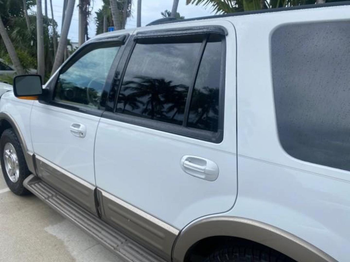 2003 Oxford White /Medium Parchment Ford Expedition Eddie Bauer 1 OWNER (1FMFU17L83L) with an 5.4L SOHC SEFI V8 Triton Engine engine, Automatic transmission, located at 4701 North Dixie Hwy, Pompano Beach, FL, 33064, (954) 422-2889, 26.240938, -80.123474 - OUR WEBPAGE FLORIDACARS1.COM HAS OVER 100 PHOTOS AND FREE CARFAX LINK 2003 FORD EXPEDITION EDDIE BAUER VIN: 1FMFU17L83LB96384 1 F M F U 1 7 L 8 3 L B 9 6 3 8 4 4 DOOR WAGON/SPORT UTILITY 5.4L V8 F SOHC 16V GASOLINE REAR WHEEL DRIVE Top Features Alloy Wheels Audiophile Sound System Front Seat Heaters - Photo#66