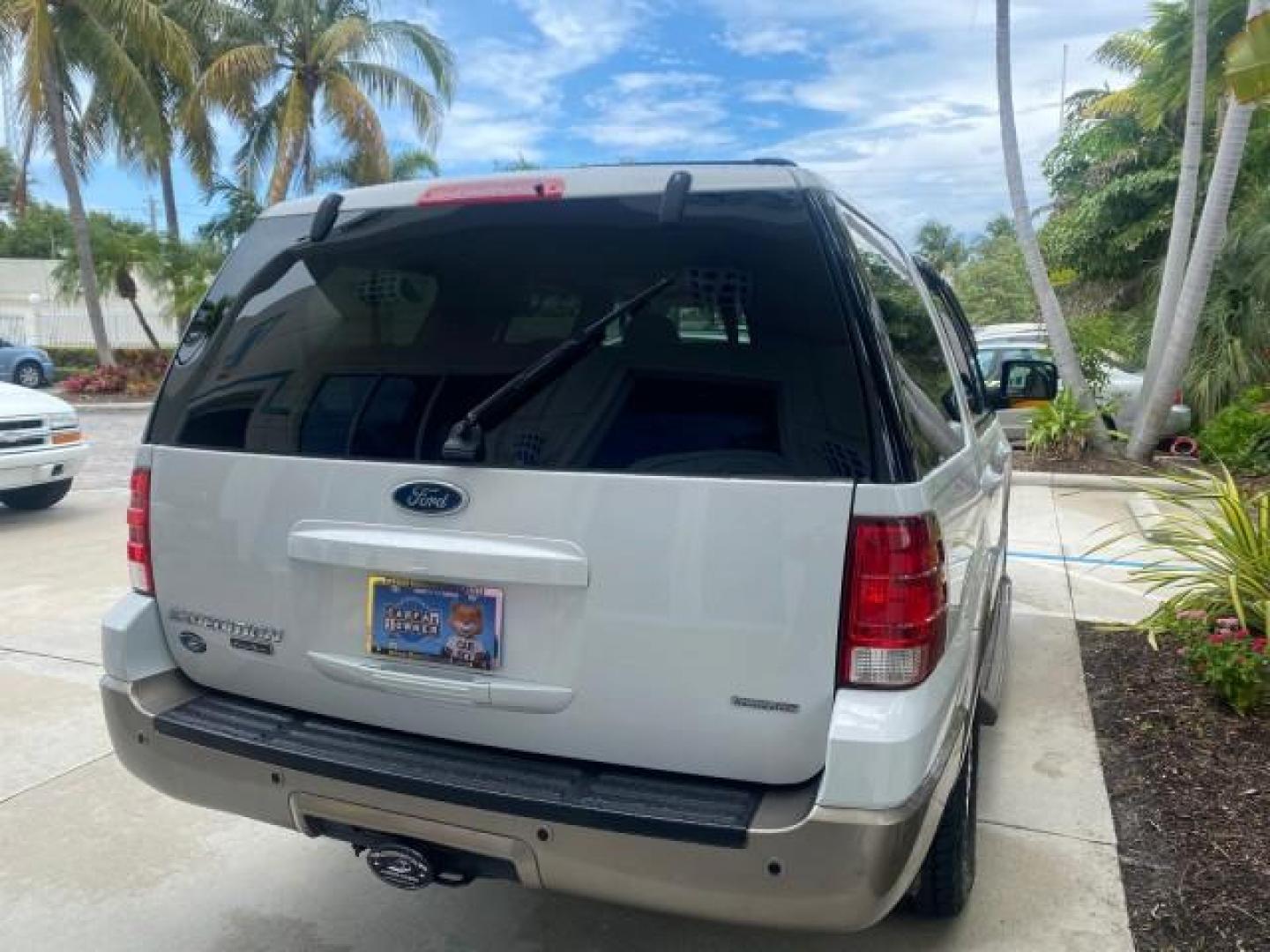 2003 Oxford White /Medium Parchment Ford Expedition Eddie Bauer 1 OWNER (1FMFU17L83L) with an 5.4L SOHC SEFI V8 Triton Engine engine, Automatic transmission, located at 4701 North Dixie Hwy, Pompano Beach, FL, 33064, (954) 422-2889, 26.240938, -80.123474 - OUR WEBPAGE FLORIDACARS1.COM HAS OVER 100 PHOTOS AND FREE CARFAX LINK 2003 FORD EXPEDITION EDDIE BAUER VIN: 1FMFU17L83LB96384 1 F M F U 1 7 L 8 3 L B 9 6 3 8 4 4 DOOR WAGON/SPORT UTILITY 5.4L V8 F SOHC 16V GASOLINE REAR WHEEL DRIVE Top Features Alloy Wheels Audiophile Sound System Front Seat Heaters - Photo#86