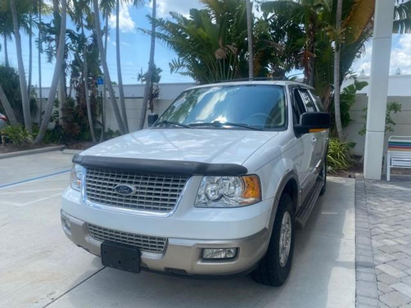 2003 Oxford White /Medium Parchment Ford Expedition Eddie Bauer 1 OWNER (1FMFU17L83L) with an 5.4L SOHC SEFI V8 Triton Engine engine, Automatic transmission, located at 4701 North Dixie Hwy, Pompano Beach, FL, 33064, (954) 422-2889, 26.240938, -80.123474 - OUR WEBPAGE FLORIDACARS1.COM HAS OVER 100 PHOTOS AND FREE CARFAX LINK 2003 FORD EXPEDITION EDDIE BAUER VIN: 1FMFU17L83LB96384 1 F M F U 1 7 L 8 3 L B 9 6 3 8 4 4 DOOR WAGON/SPORT UTILITY 5.4L V8 F SOHC 16V GASOLINE REAR WHEEL DRIVE Top Features Alloy Wheels Audiophile Sound System Front Seat Heaters - Photo#3