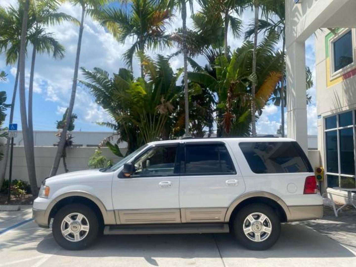 2003 Oxford White /Medium Parchment Ford Expedition Eddie Bauer 1 OWNER (1FMFU17L83L) with an 5.4L SOHC SEFI V8 Triton Engine engine, Automatic transmission, located at 4701 North Dixie Hwy, Pompano Beach, FL, 33064, (954) 422-2889, 26.240938, -80.123474 - OUR WEBPAGE FLORIDACARS1.COM HAS OVER 100 PHOTOS AND FREE CARFAX LINK 2003 FORD EXPEDITION EDDIE BAUER VIN: 1FMFU17L83LB96384 1 F M F U 1 7 L 8 3 L B 9 6 3 8 4 4 DOOR WAGON/SPORT UTILITY 5.4L V8 F SOHC 16V GASOLINE REAR WHEEL DRIVE Top Features Alloy Wheels Audiophile Sound System Front Seat Heaters - Photo#4