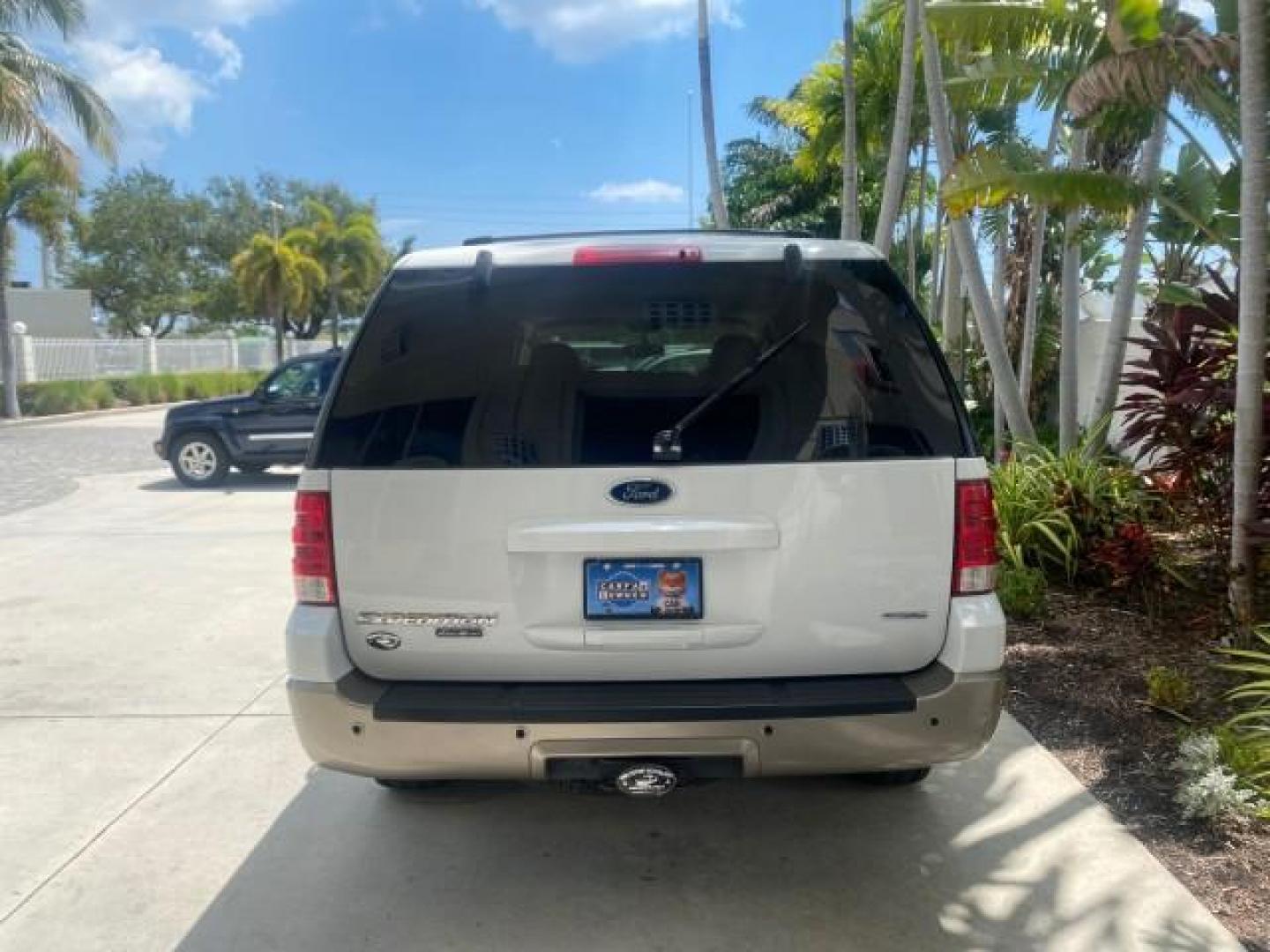 2003 Oxford White /Medium Parchment Ford Expedition Eddie Bauer 1 OWNER (1FMFU17L83L) with an 5.4L SOHC SEFI V8 Triton Engine engine, Automatic transmission, located at 4701 North Dixie Hwy, Pompano Beach, FL, 33064, (954) 422-2889, 26.240938, -80.123474 - OUR WEBPAGE FLORIDACARS1.COM HAS OVER 100 PHOTOS AND FREE CARFAX LINK 2003 FORD EXPEDITION EDDIE BAUER VIN: 1FMFU17L83LB96384 1 F M F U 1 7 L 8 3 L B 9 6 3 8 4 4 DOOR WAGON/SPORT UTILITY 5.4L V8 F SOHC 16V GASOLINE REAR WHEEL DRIVE Top Features Alloy Wheels Audiophile Sound System Front Seat Heaters - Photo#6