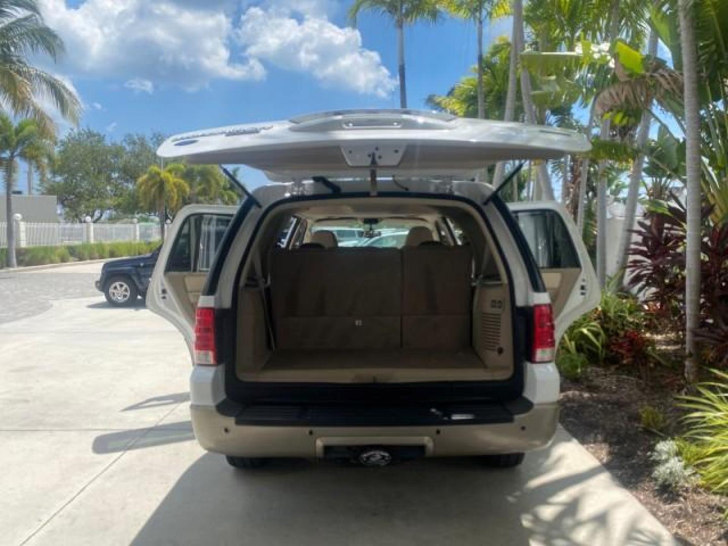 2003 Oxford White /Medium Parchment Ford Expedition Eddie Bauer 1 OWNER (1FMFU17L83L) with an 5.4L SOHC SEFI V8 Triton Engine engine, Automatic transmission, located at 4701 North Dixie Hwy, Pompano Beach, FL, 33064, (954) 422-2889, 26.240938, -80.123474 - OUR WEBPAGE FLORIDACARS1.COM HAS OVER 100 PHOTOS AND FREE CARFAX LINK 2003 FORD EXPEDITION EDDIE BAUER VIN: 1FMFU17L83LB96384 1 F M F U 1 7 L 8 3 L B 9 6 3 8 4 4 DOOR WAGON/SPORT UTILITY 5.4L V8 F SOHC 16V GASOLINE REAR WHEEL DRIVE Top Features Alloy Wheels Audiophile Sound System Front Seat Heaters - Photo#15