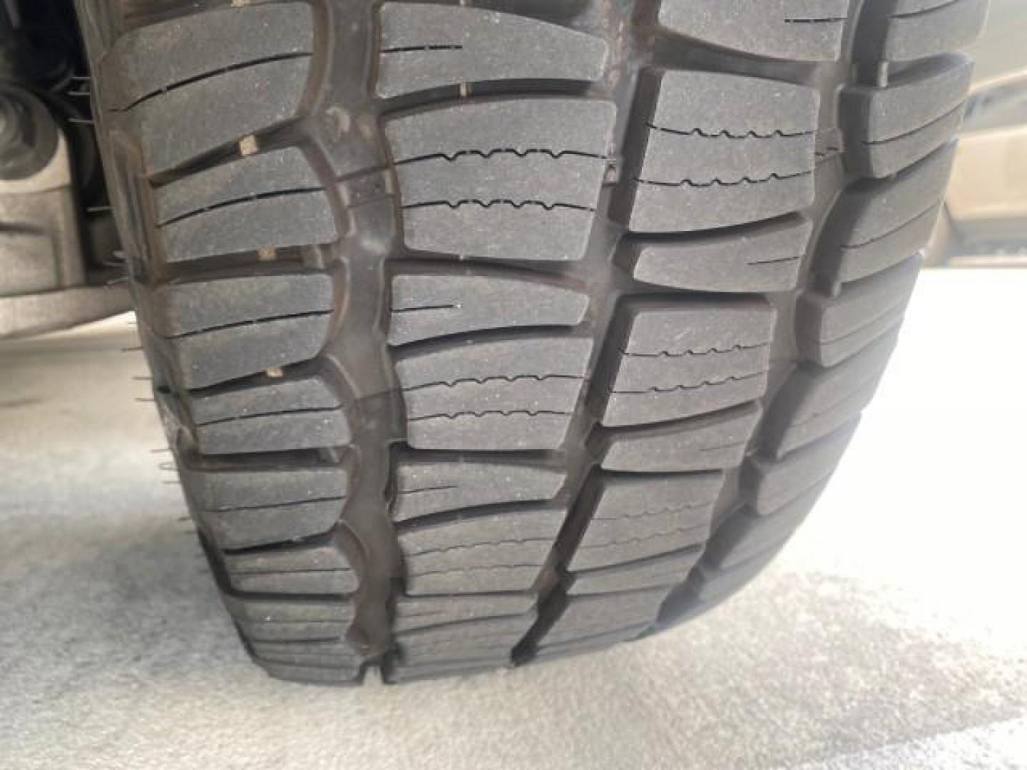 2003 Oxford White /Medium Parchment Ford Expedition Eddie Bauer 1 OWNER (1FMFU17L83L) with an 5.4L SOHC SEFI V8 Triton Engine engine, Automatic transmission, located at 4701 North Dixie Hwy, Pompano Beach, FL, 33064, (954) 422-2889, 26.240938, -80.123474 - OUR WEBPAGE FLORIDACARS1.COM HAS OVER 100 PHOTOS AND FREE CARFAX LINK 2003 FORD EXPEDITION EDDIE BAUER VIN: 1FMFU17L83LB96384 1 F M F U 1 7 L 8 3 L B 9 6 3 8 4 4 DOOR WAGON/SPORT UTILITY 5.4L V8 F SOHC 16V GASOLINE REAR WHEEL DRIVE Top Features Alloy Wheels Audiophile Sound System Front Seat Heaters - Photo#20