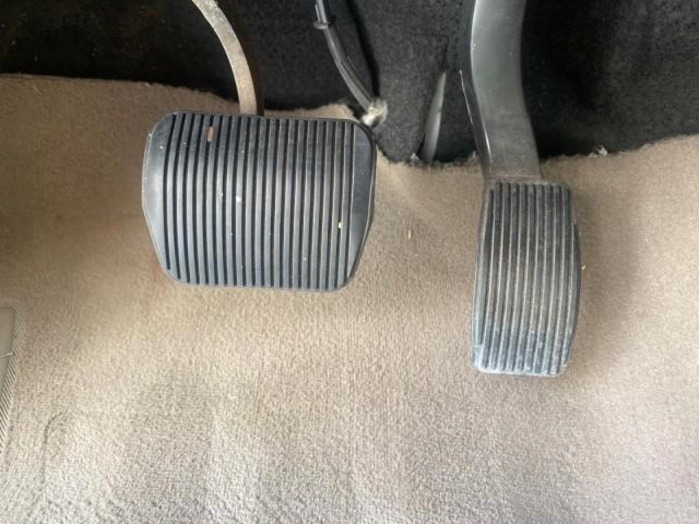 2003 Oxford White /Medium Parchment Ford Expedition Eddie Bauer 1 OWNER (1FMFU17L83L) with an 5.4L SOHC SEFI V8 Triton Engine engine, Automatic transmission, located at 4701 North Dixie Hwy, Pompano Beach, FL, 33064, (954) 422-2889, 26.240938, -80.123474 - OUR WEBPAGE FLORIDACARS1.COM HAS OVER 100 PHOTOS AND FREE CARFAX LINK 2003 FORD EXPEDITION EDDIE BAUER VIN: 1FMFU17L83LB96384 1 F M F U 1 7 L 8 3 L B 9 6 3 8 4 4 DOOR WAGON/SPORT UTILITY 5.4L V8 F SOHC 16V GASOLINE REAR WHEEL DRIVE Top Features Alloy Wheels Audiophile Sound System Front Seat Heaters - Photo#46