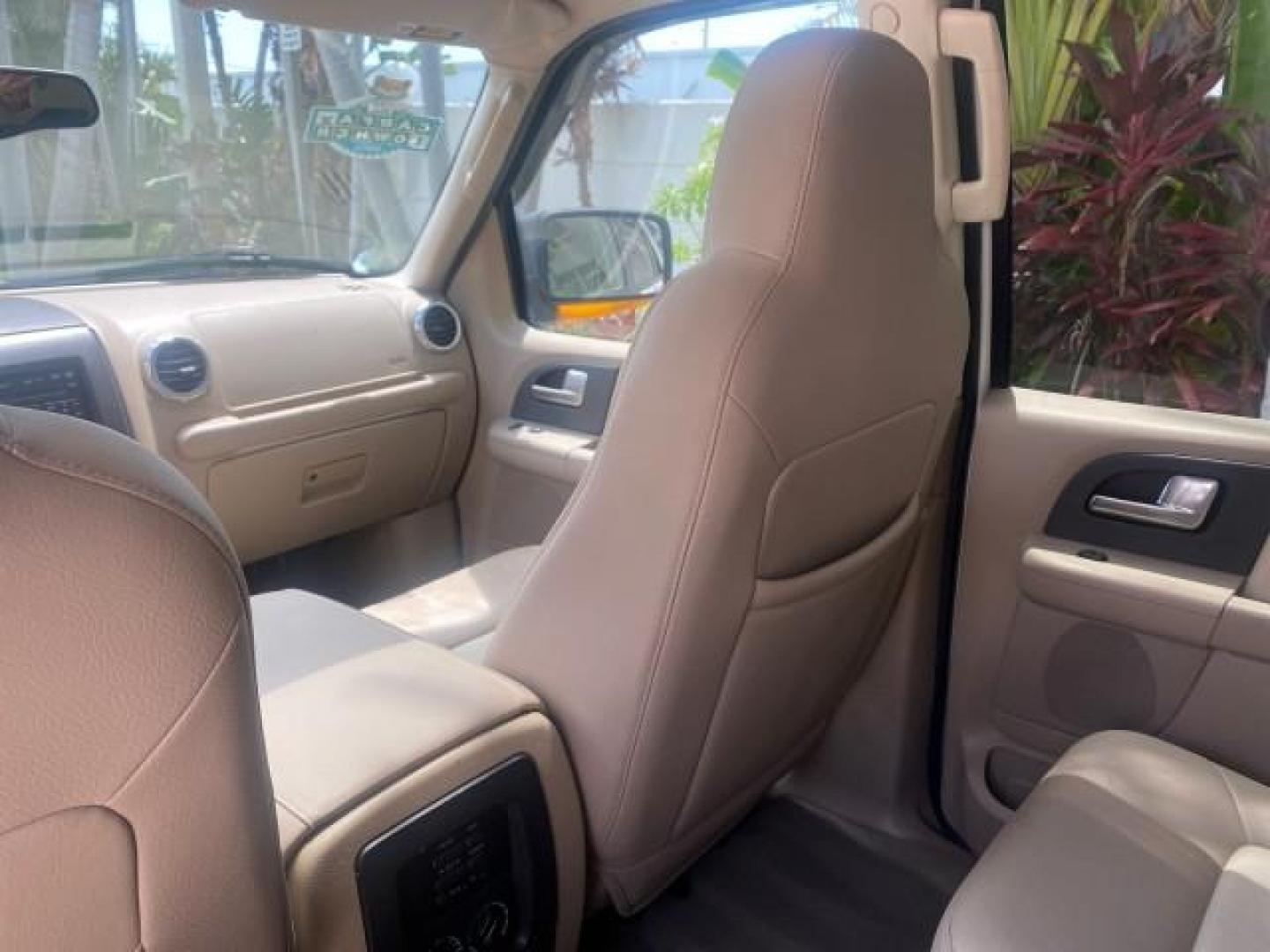 2003 Oxford White /Medium Parchment Ford Expedition Eddie Bauer 1 OWNER (1FMFU17L83L) with an 5.4L SOHC SEFI V8 Triton Engine engine, Automatic transmission, located at 4701 North Dixie Hwy, Pompano Beach, FL, 33064, (954) 422-2889, 26.240938, -80.123474 - OUR WEBPAGE FLORIDACARS1.COM HAS OVER 100 PHOTOS AND FREE CARFAX LINK 2003 FORD EXPEDITION EDDIE BAUER VIN: 1FMFU17L83LB96384 1 F M F U 1 7 L 8 3 L B 9 6 3 8 4 4 DOOR WAGON/SPORT UTILITY 5.4L V8 F SOHC 16V GASOLINE REAR WHEEL DRIVE Top Features Alloy Wheels Audiophile Sound System Front Seat Heaters - Photo#83
