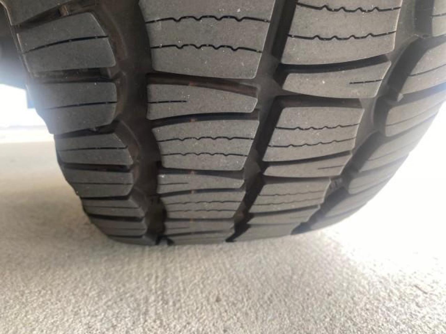 2003 Oxford White /Medium Parchment Ford Expedition Eddie Bauer 1 OWNER (1FMFU17L83L) with an 5.4L SOHC SEFI V8 Triton Engine engine, Automatic transmission, located at 4701 North Dixie Hwy, Pompano Beach, FL, 33064, (954) 422-2889, 26.240938, -80.123474 - OUR WEBPAGE FLORIDACARS1.COM HAS OVER 100 PHOTOS AND FREE CARFAX LINK 2003 FORD EXPEDITION EDDIE BAUER VIN: 1FMFU17L83LB96384 1 F M F U 1 7 L 8 3 L B 9 6 3 8 4 4 DOOR WAGON/SPORT UTILITY 5.4L V8 F SOHC 16V GASOLINE REAR WHEEL DRIVE Top Features Alloy Wheels Audiophile Sound System Front Seat Heaters - Photo#89