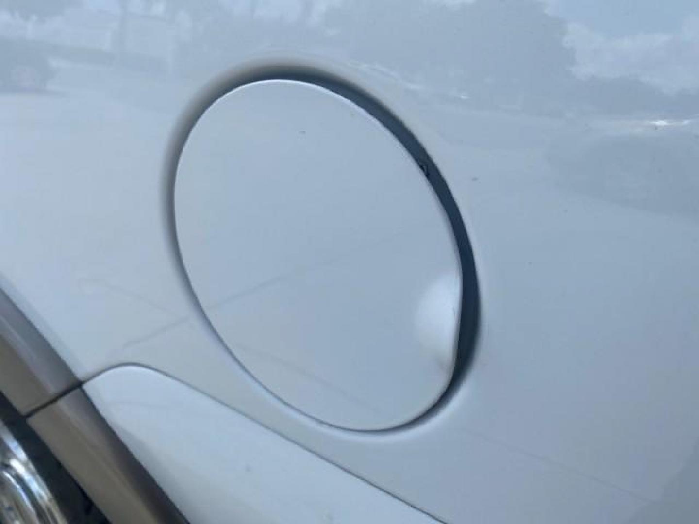 2003 Oxford White /Medium Parchment Ford Expedition Eddie Bauer 1 OWNER (1FMFU17L83L) with an 5.4L SOHC SEFI V8 Triton Engine engine, Automatic transmission, located at 4701 North Dixie Hwy, Pompano Beach, FL, 33064, (954) 422-2889, 26.240938, -80.123474 - OUR WEBPAGE FLORIDACARS1.COM HAS OVER 100 PHOTOS AND FREE CARFAX LINK 2003 FORD EXPEDITION EDDIE BAUER VIN: 1FMFU17L83LB96384 1 F M F U 1 7 L 8 3 L B 9 6 3 8 4 4 DOOR WAGON/SPORT UTILITY 5.4L V8 F SOHC 16V GASOLINE REAR WHEEL DRIVE Top Features Alloy Wheels Audiophile Sound System Front Seat Heaters - Photo#90