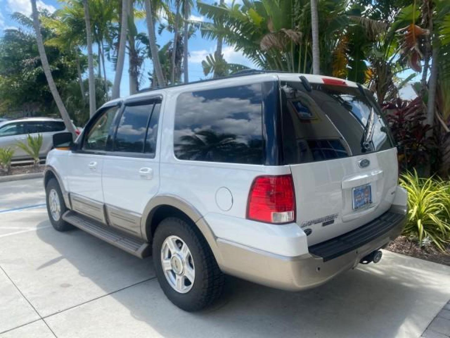 2003 Oxford White /Medium Parchment Ford Expedition Eddie Bauer 1 OWNER (1FMFU17L83L) with an 5.4L SOHC SEFI V8 Triton Engine engine, Automatic transmission, located at 4701 North Dixie Hwy, Pompano Beach, FL, 33064, (954) 422-2889, 26.240938, -80.123474 - OUR WEBPAGE FLORIDACARS1.COM HAS OVER 100 PHOTOS AND FREE CARFAX LINK 2003 FORD EXPEDITION EDDIE BAUER VIN: 1FMFU17L83LB96384 1 F M F U 1 7 L 8 3 L B 9 6 3 8 4 4 DOOR WAGON/SPORT UTILITY 5.4L V8 F SOHC 16V GASOLINE REAR WHEEL DRIVE Top Features Alloy Wheels Audiophile Sound System Front Seat Heaters - Photo#92