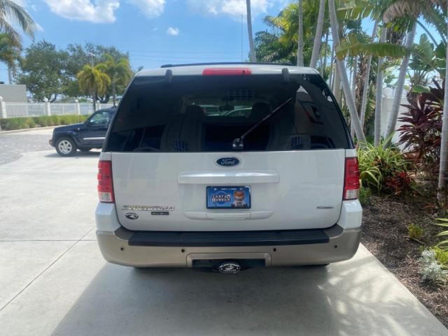 2003 Oxford White /Medium Parchment Ford Expedition Eddie Bauer 1 OWNER (1FMFU17L83L) with an 5.4L SOHC SEFI V8 Triton Engine engine, Automatic transmission, located at 4701 North Dixie Hwy, Pompano Beach, FL, 33064, (954) 422-2889, 26.240938, -80.123474 - OUR WEBPAGE FLORIDACARS1.COM HAS OVER 100 PHOTOS AND FREE CARFAX LINK 2003 FORD EXPEDITION EDDIE BAUER VIN: 1FMFU17L83LB96384 1 F M F U 1 7 L 8 3 L B 9 6 3 8 4 4 DOOR WAGON/SPORT UTILITY 5.4L V8 F SOHC 16V GASOLINE REAR WHEEL DRIVE Top Features Alloy Wheels Audiophile Sound System Front Seat Heaters - Photo#93